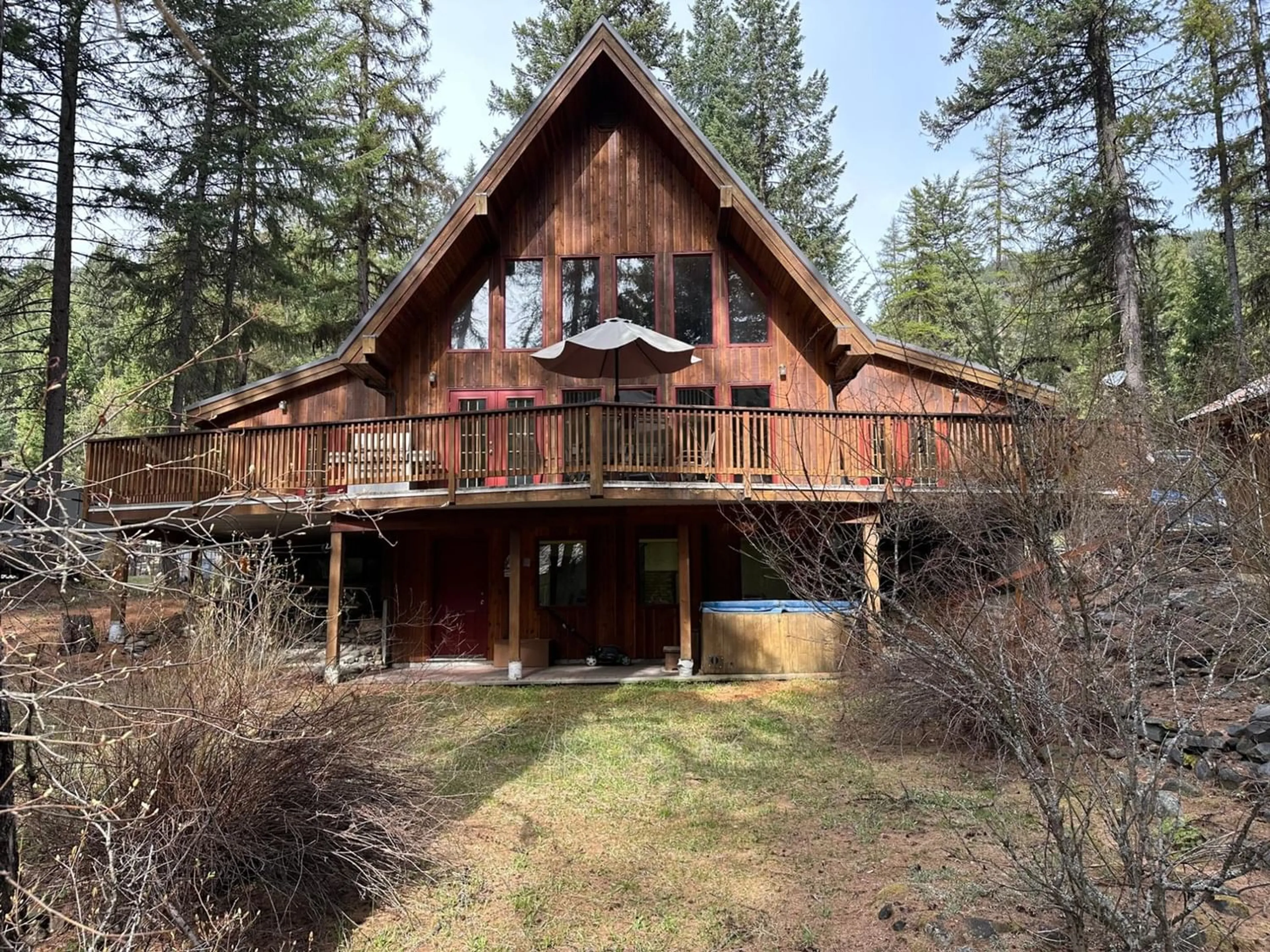 Outside view for 9653 MOYIE SHORES ESTATES ROAD, Moyie British Columbia V0B2A0