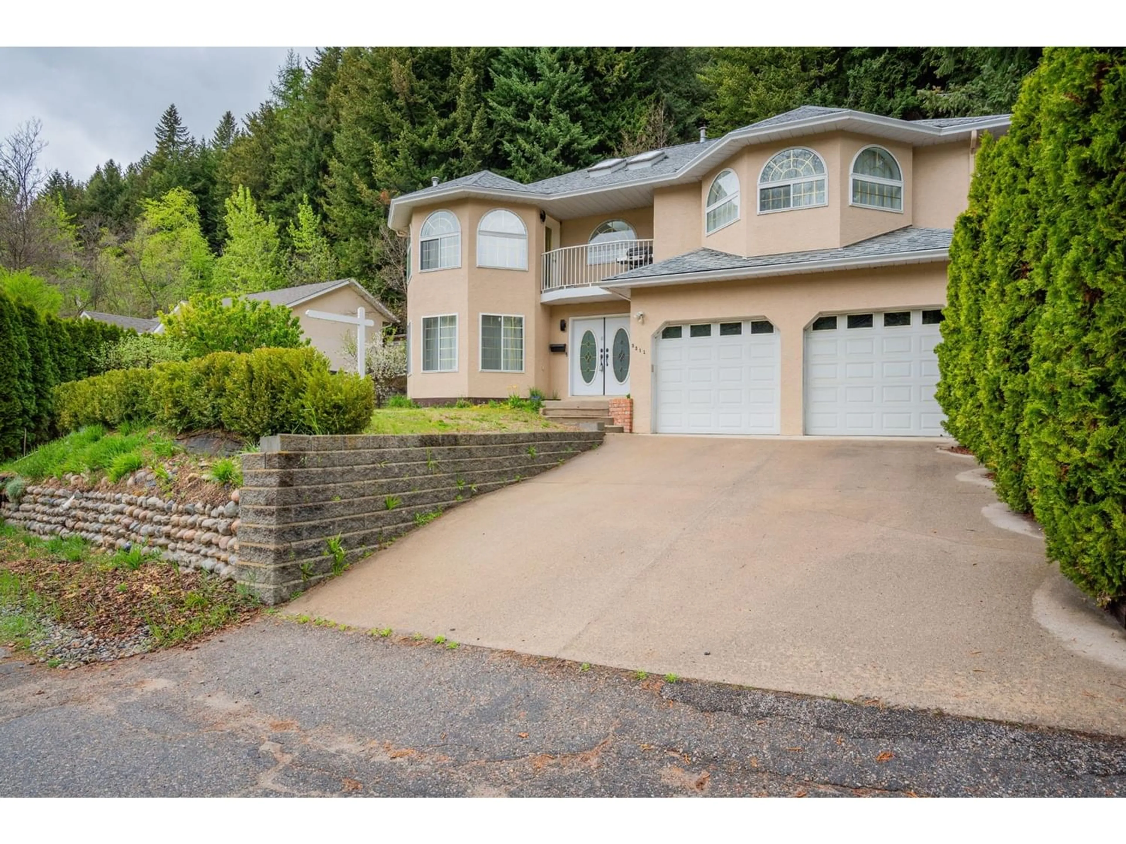 Frontside or backside of a home for 3311 LABURNUM DRIVE, Trail British Columbia V1R2S8