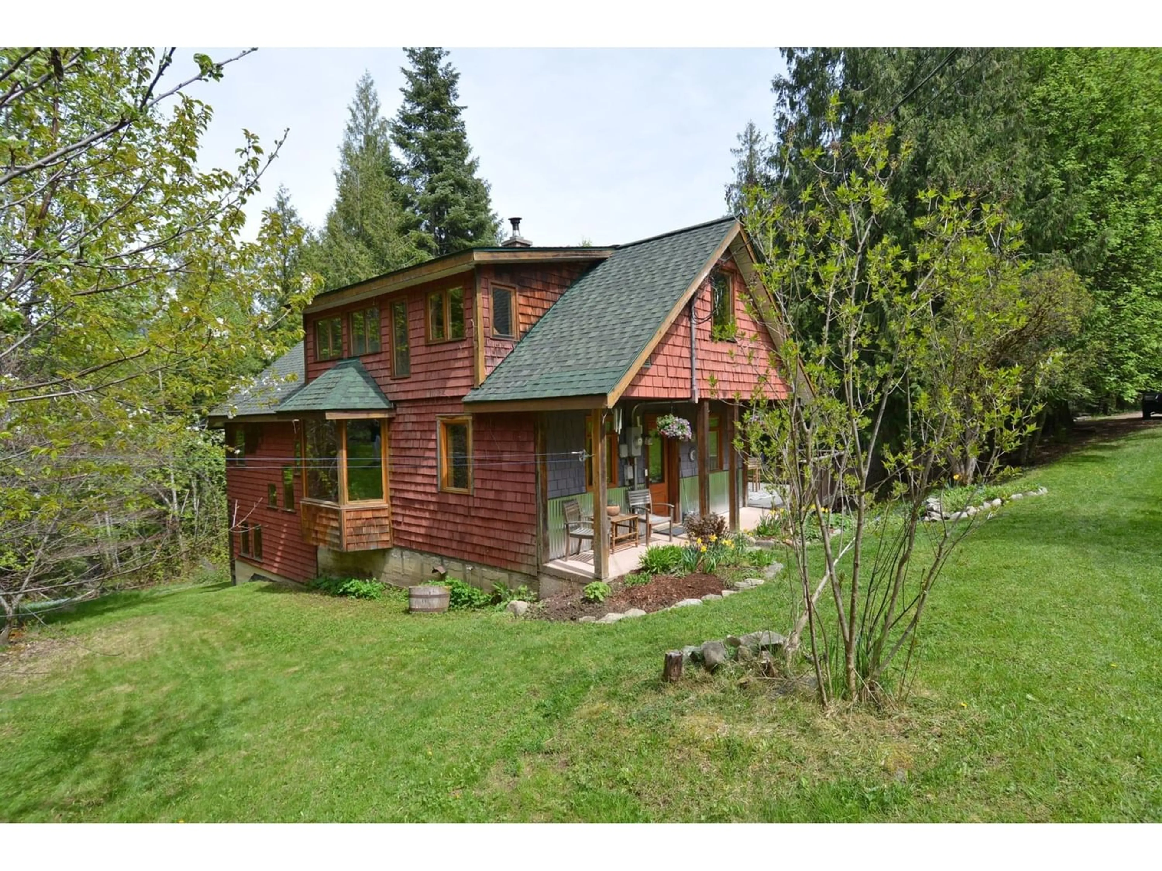 Cottage for 3844 BLEWETT ROAD, Nelson British Columbia V1L6V8