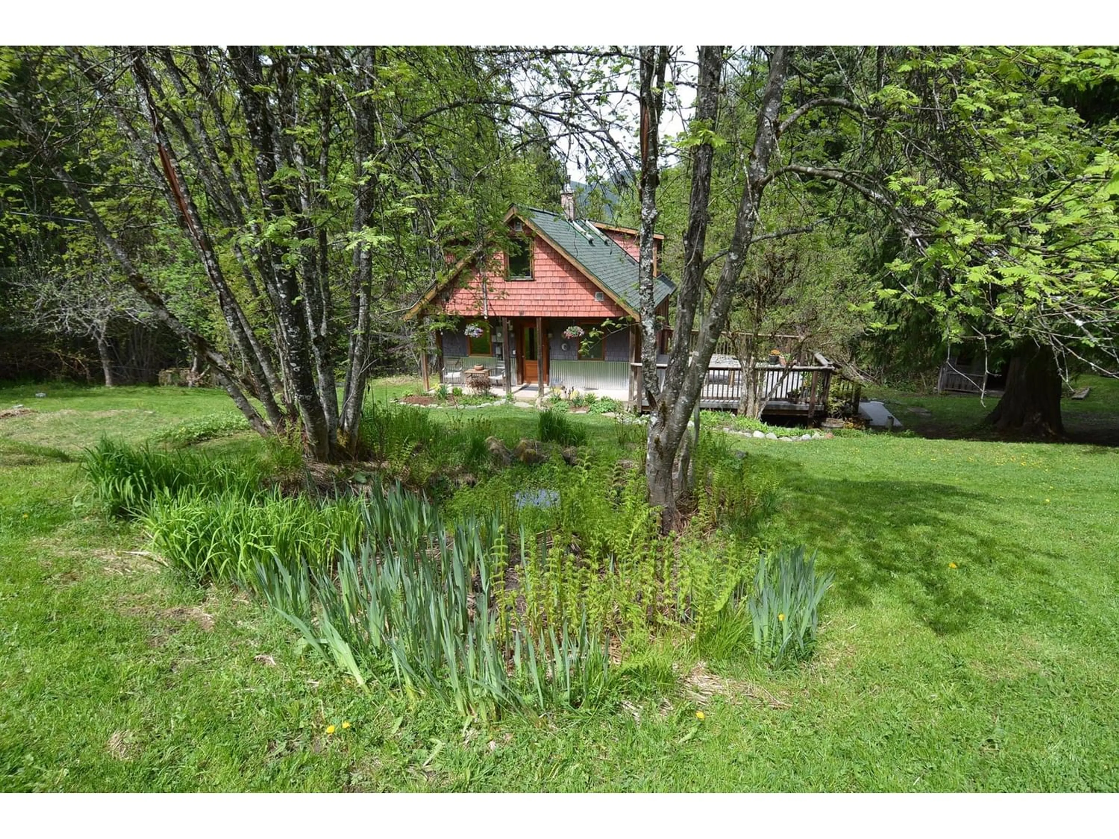 Cottage for 3844 BLEWETT ROAD, Nelson British Columbia V1L6V8