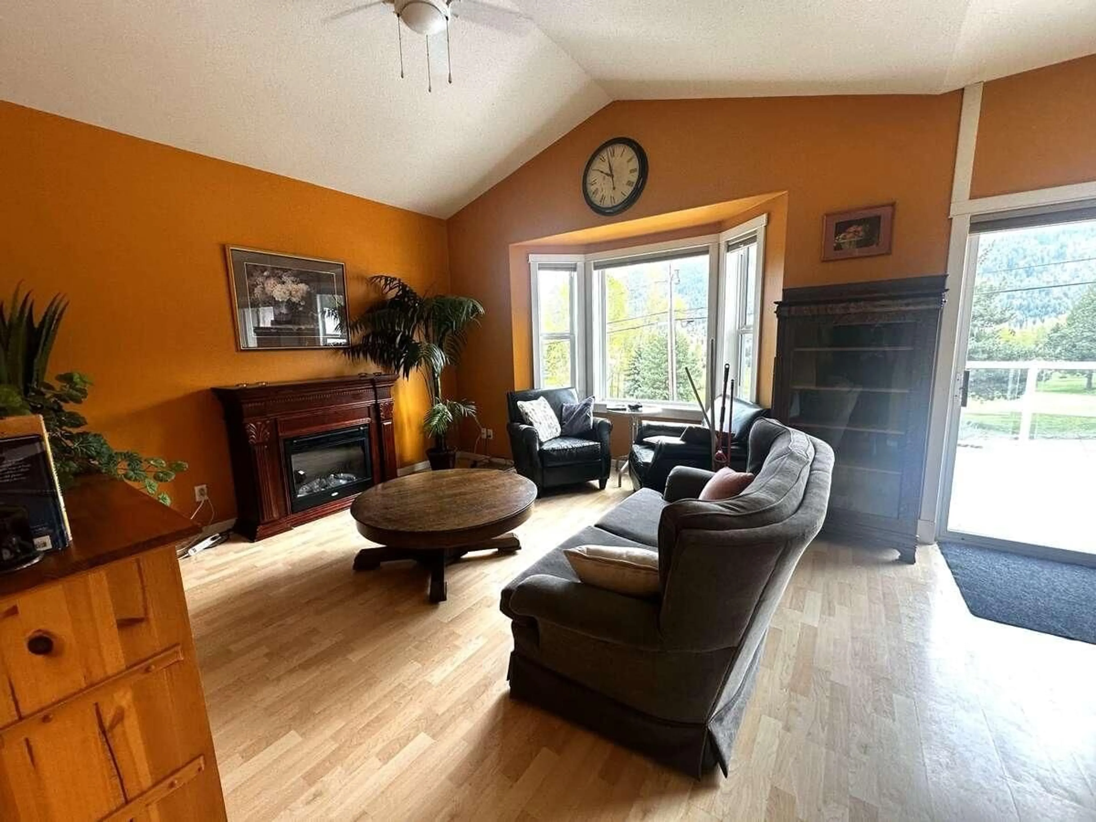 Living room for 2018 CHOQUETTE AVENUE, Nelson British Columbia V1L5V1