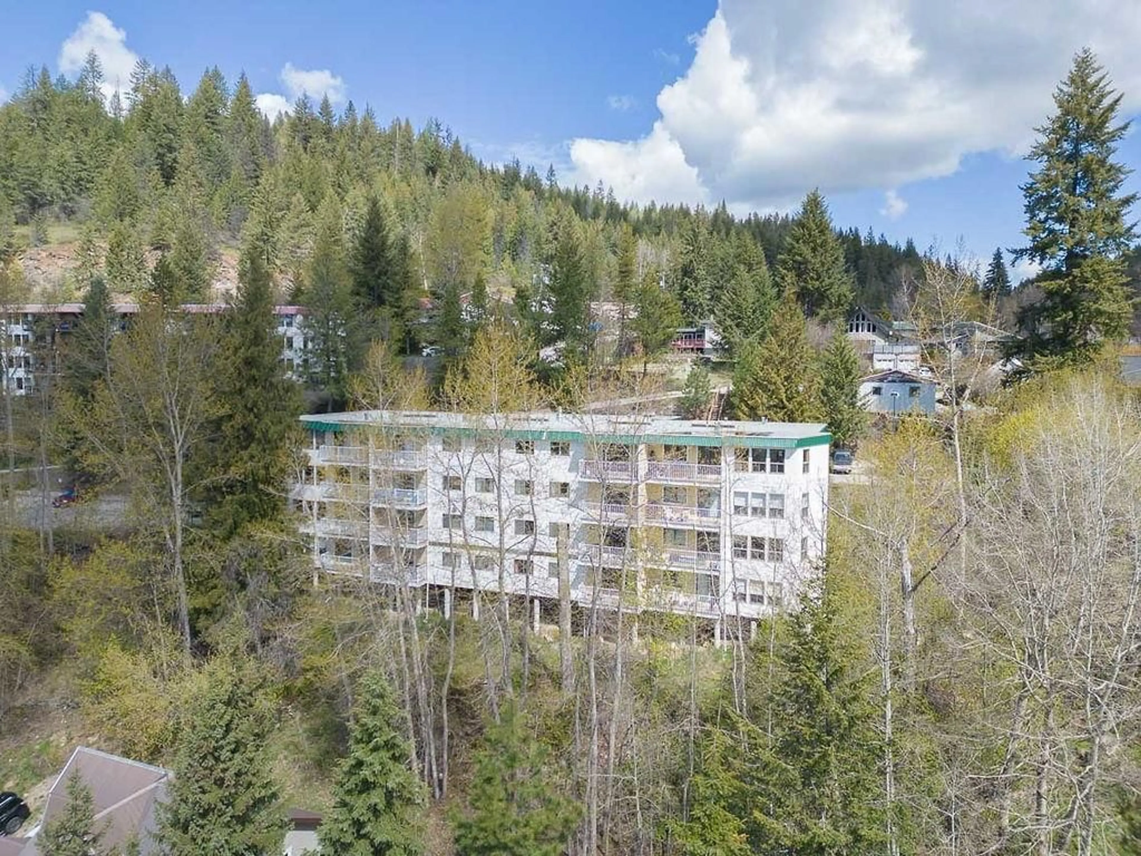Outside view for 308 - 1611 NICKELPLATE ROAD, Rossland British Columbia V0G1Y0
