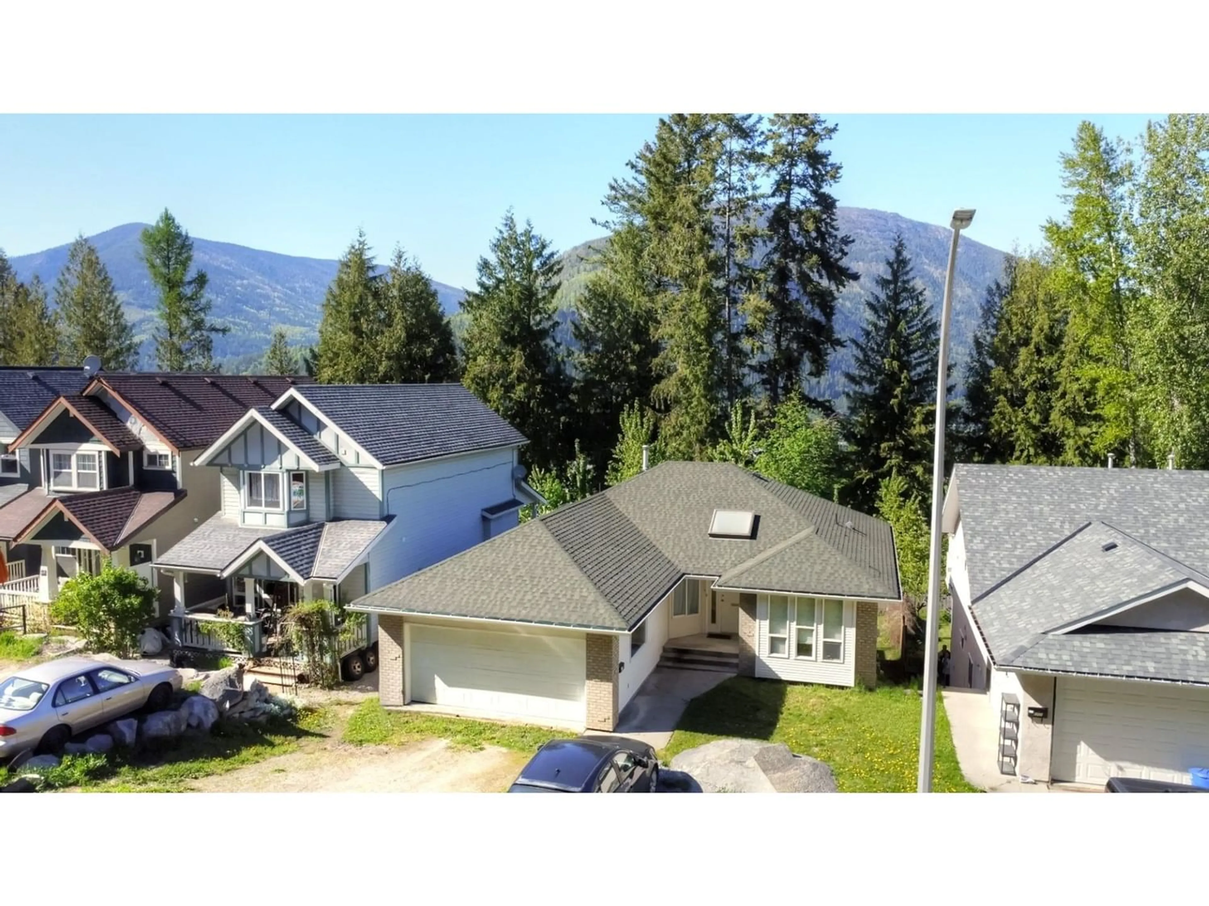 Frontside or backside of a home for 610 RICHARDS STREET   W, Nelson British Columbia V1L6C8