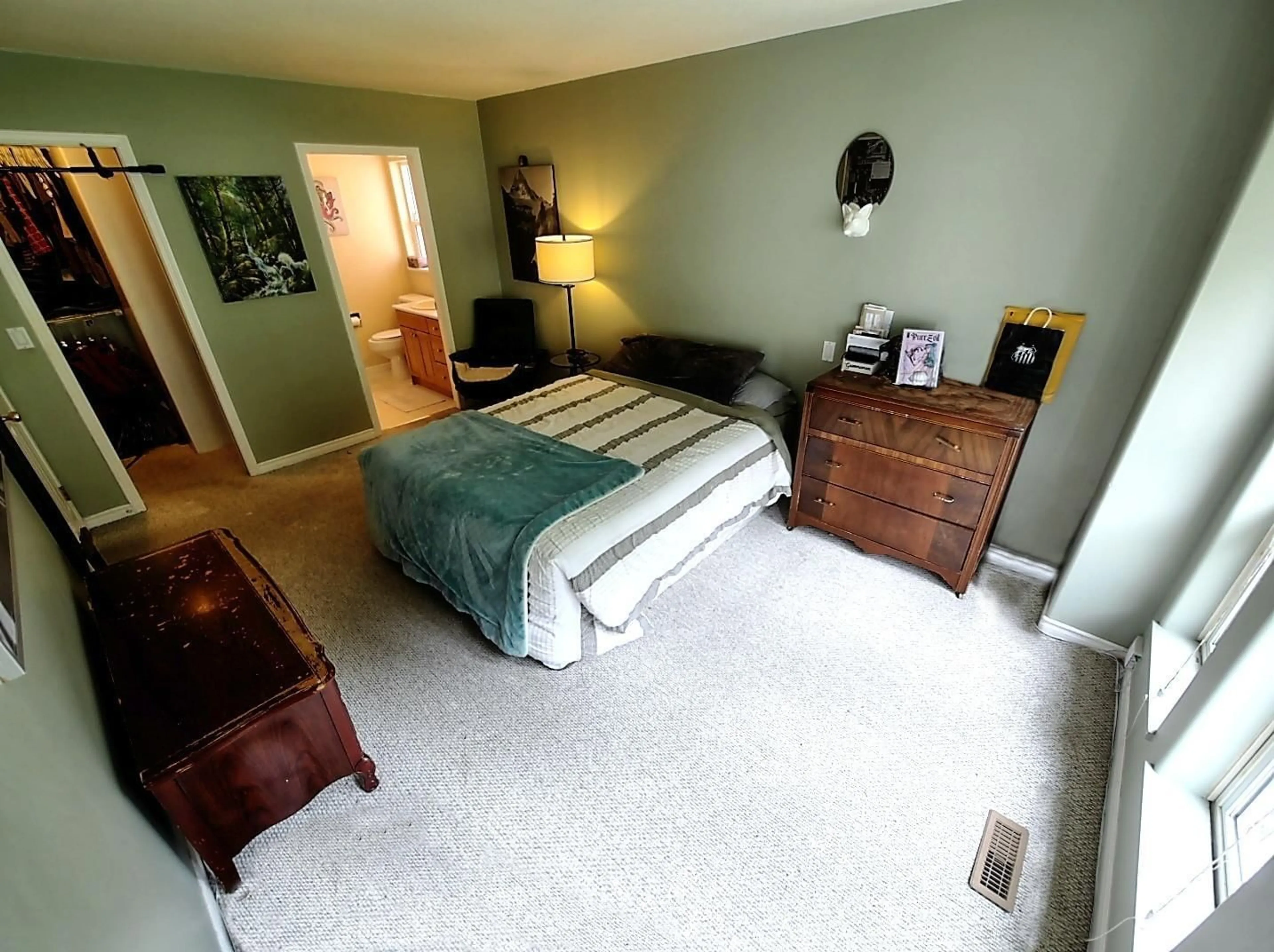 A pic of a room, carpet floors for 610 RICHARDS    W Street, Nelson British Columbia V1L6C8