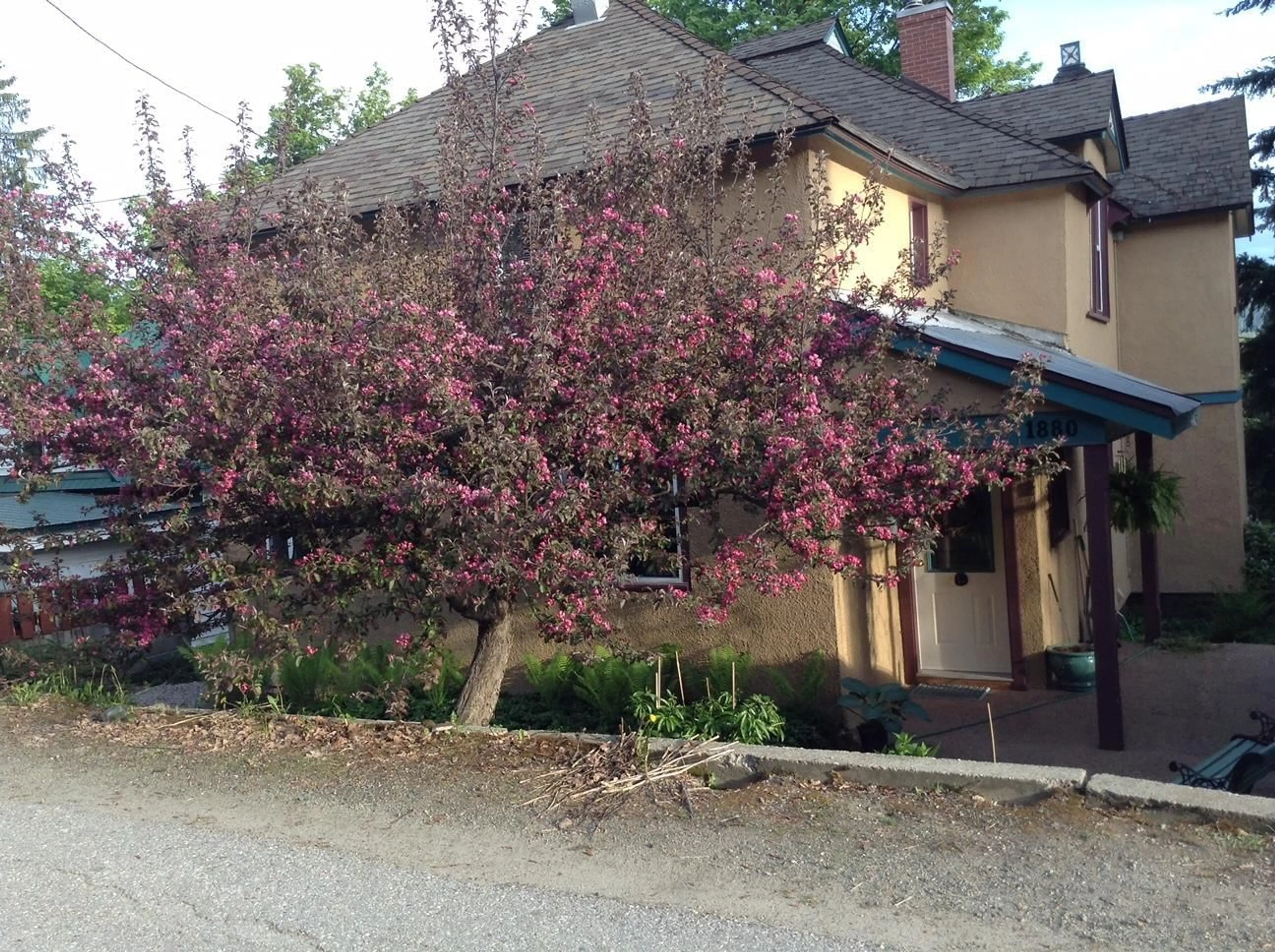 A pic from exterior of the house or condo, cottage for 1880A KOOTENAY Avenue, Rossland British Columbia V0G1Y0