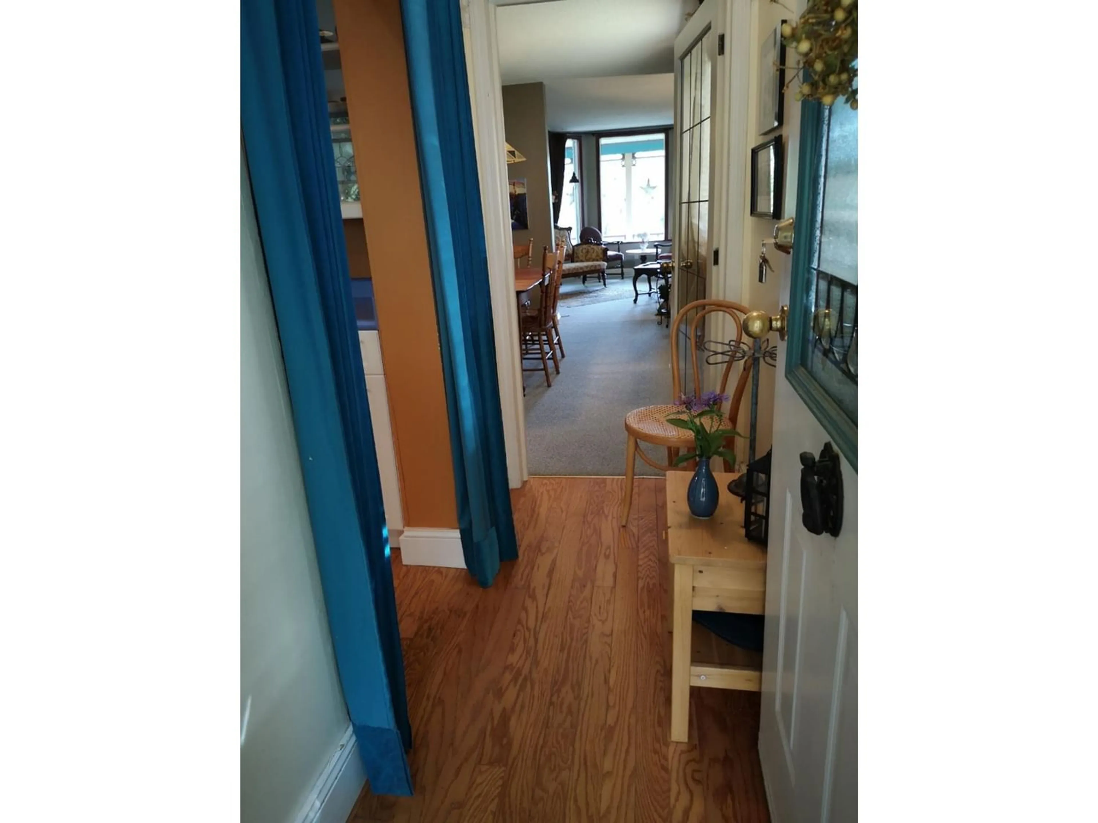 Indoor foyer, wood floors for 1880A KOOTENAY Avenue, Rossland British Columbia V0G1Y0