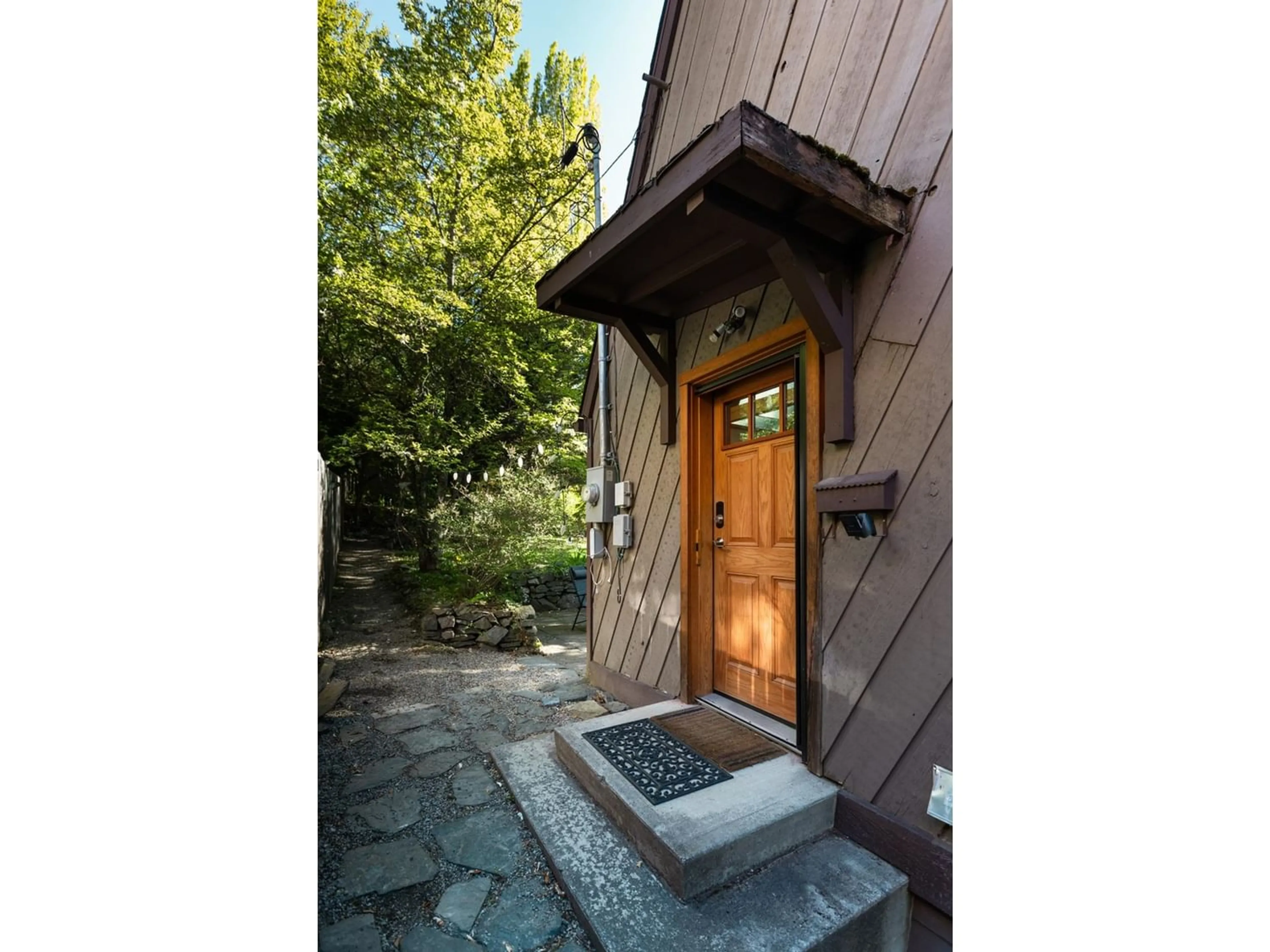 Indoor entryway for 1109 SELBY STREET, Nelson British Columbia V1L2W4