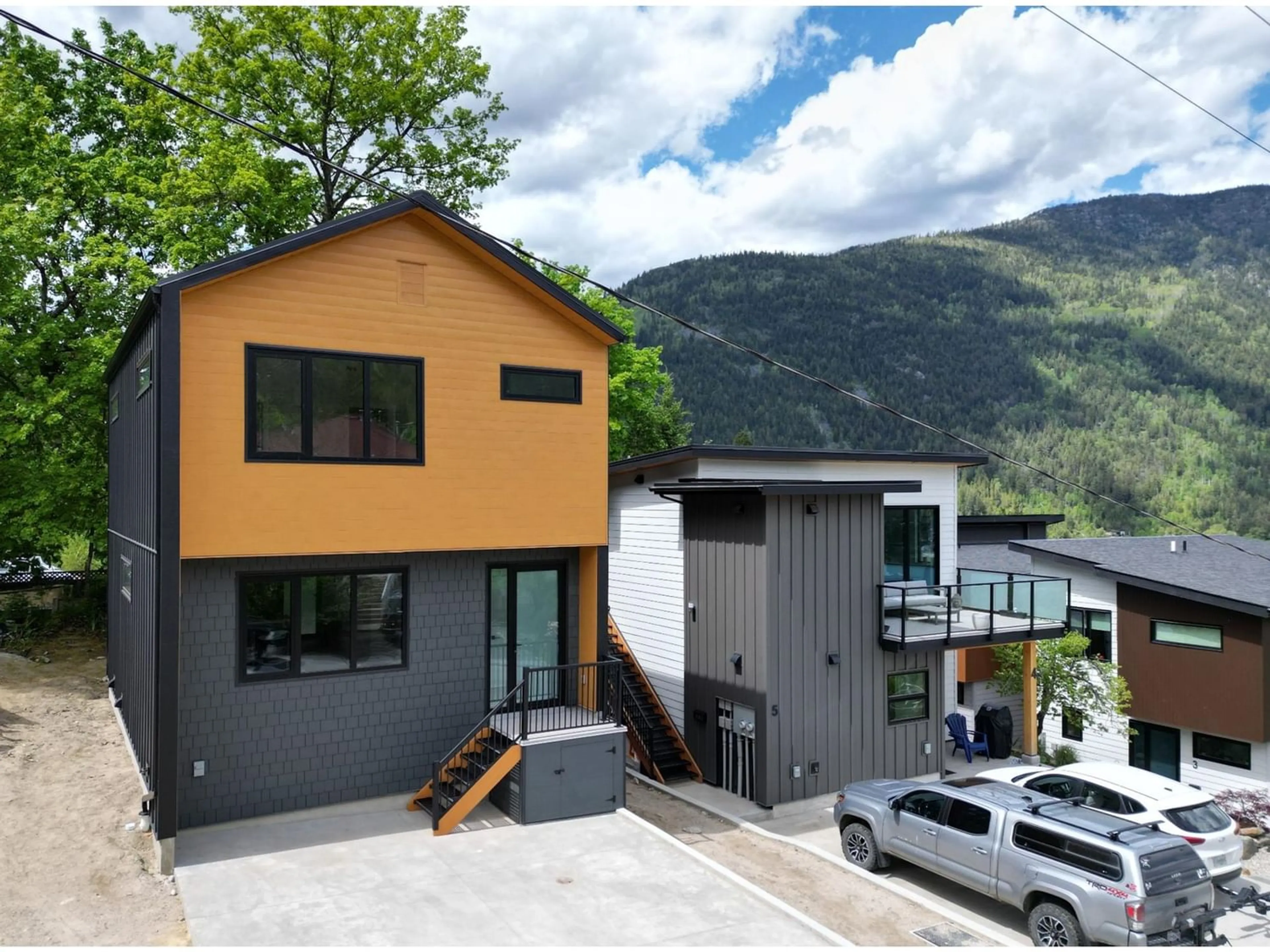 Frontside or backside of a home for 6 - 9 PINE STREET, Nelson British Columbia V1L2J8