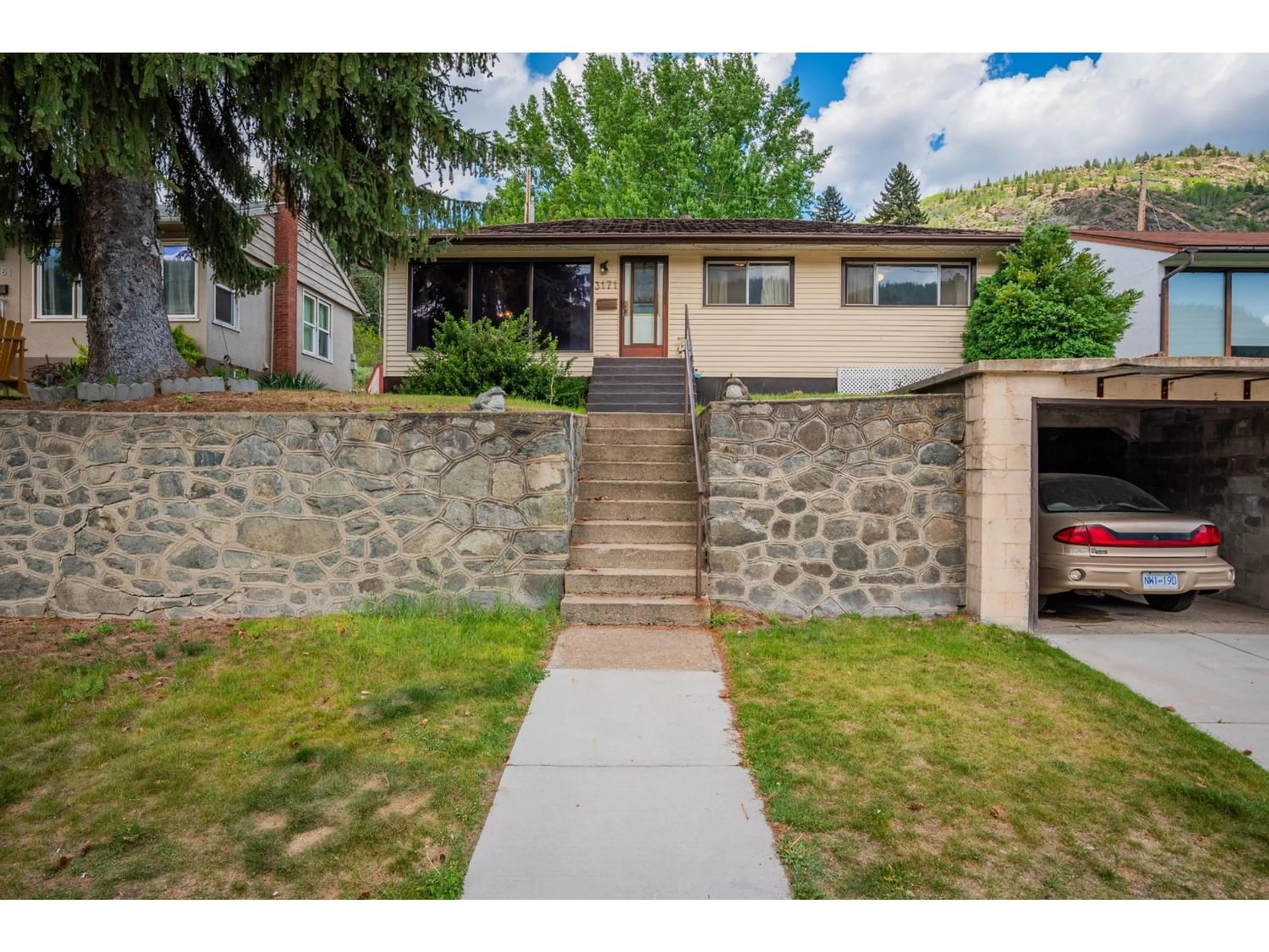 Frontside or backside of a home for 3171 IRIS CRESCENT, Trail British Columbia V1R2Y6