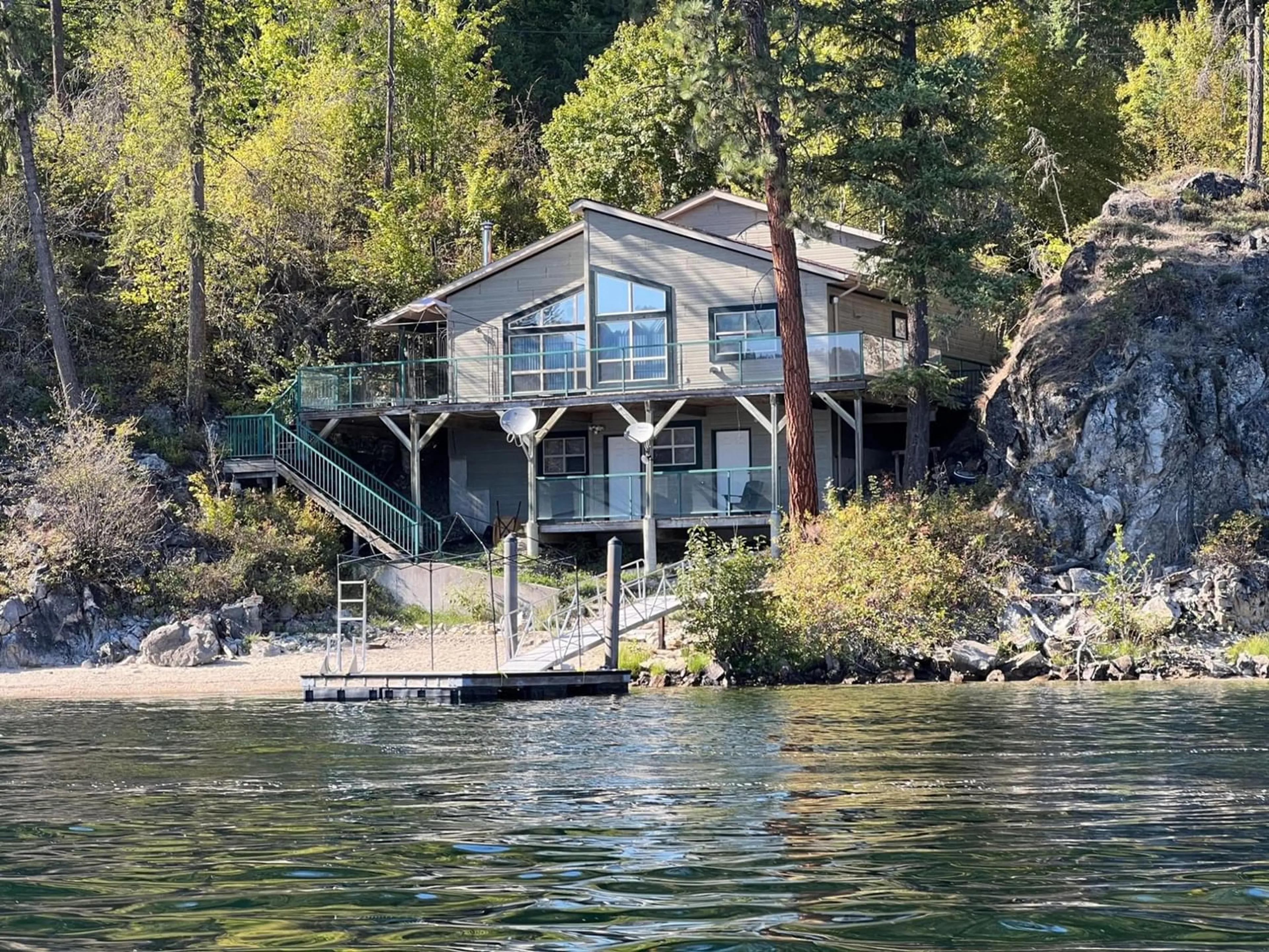 Cottage for 2364 WEST LAKE DRIVE, Christina Lake British Columbia V0H1E0
