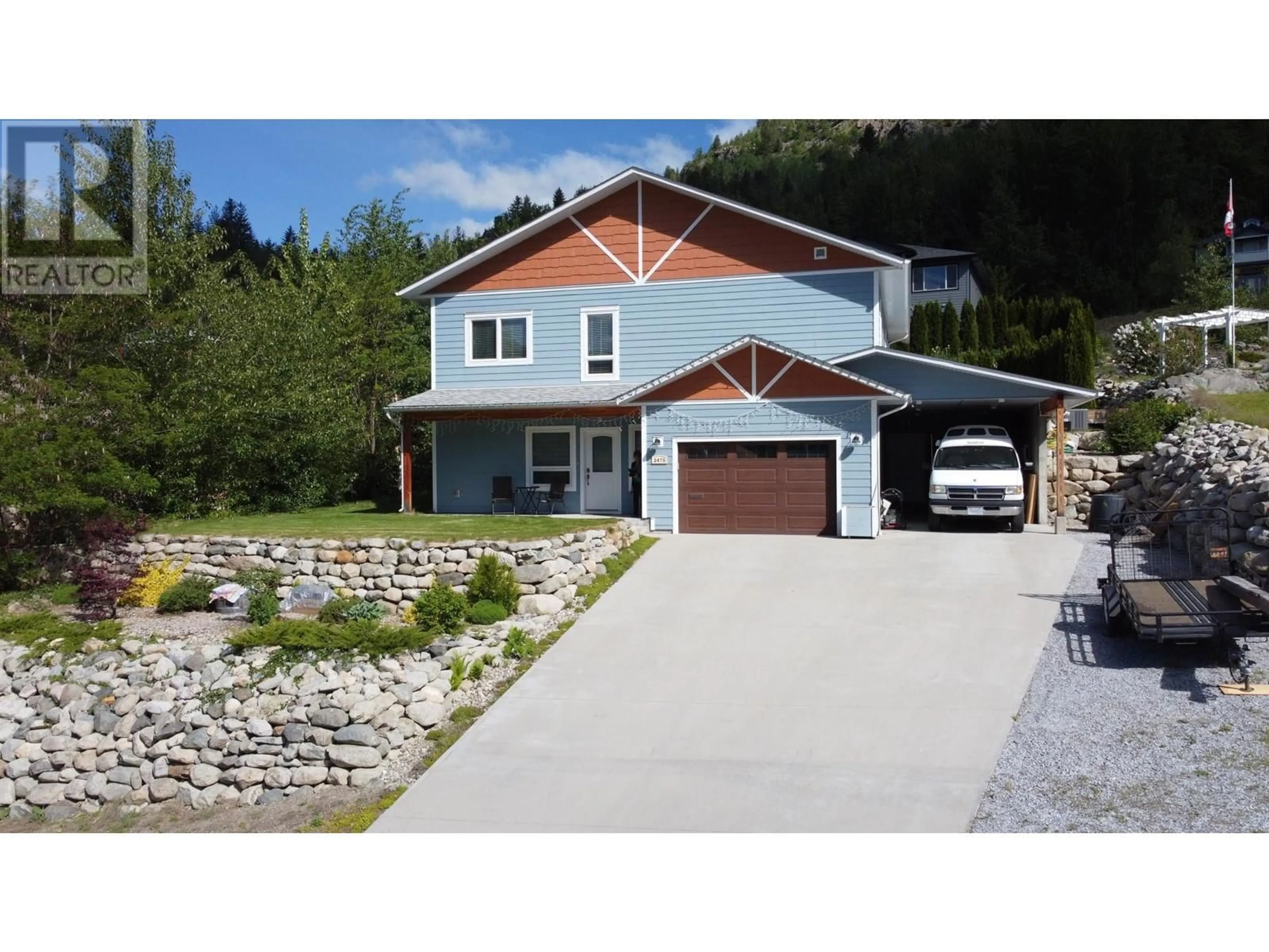 Home with vinyl exterior material, street for 2475 COLIN CRESCENT, Trail British Columbia V1R4T4