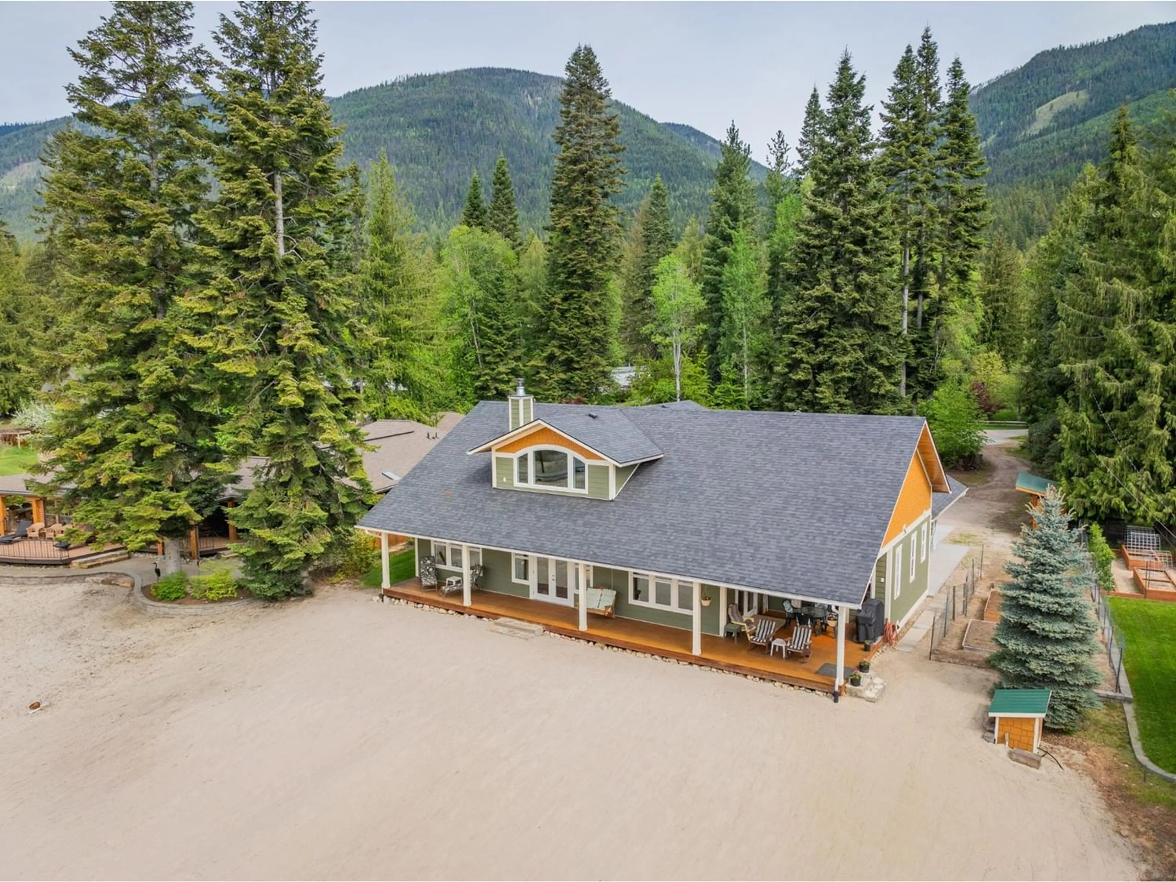 Outside view for 6126 PIPPERS LANE, Nelson British Columbia V1L6P5