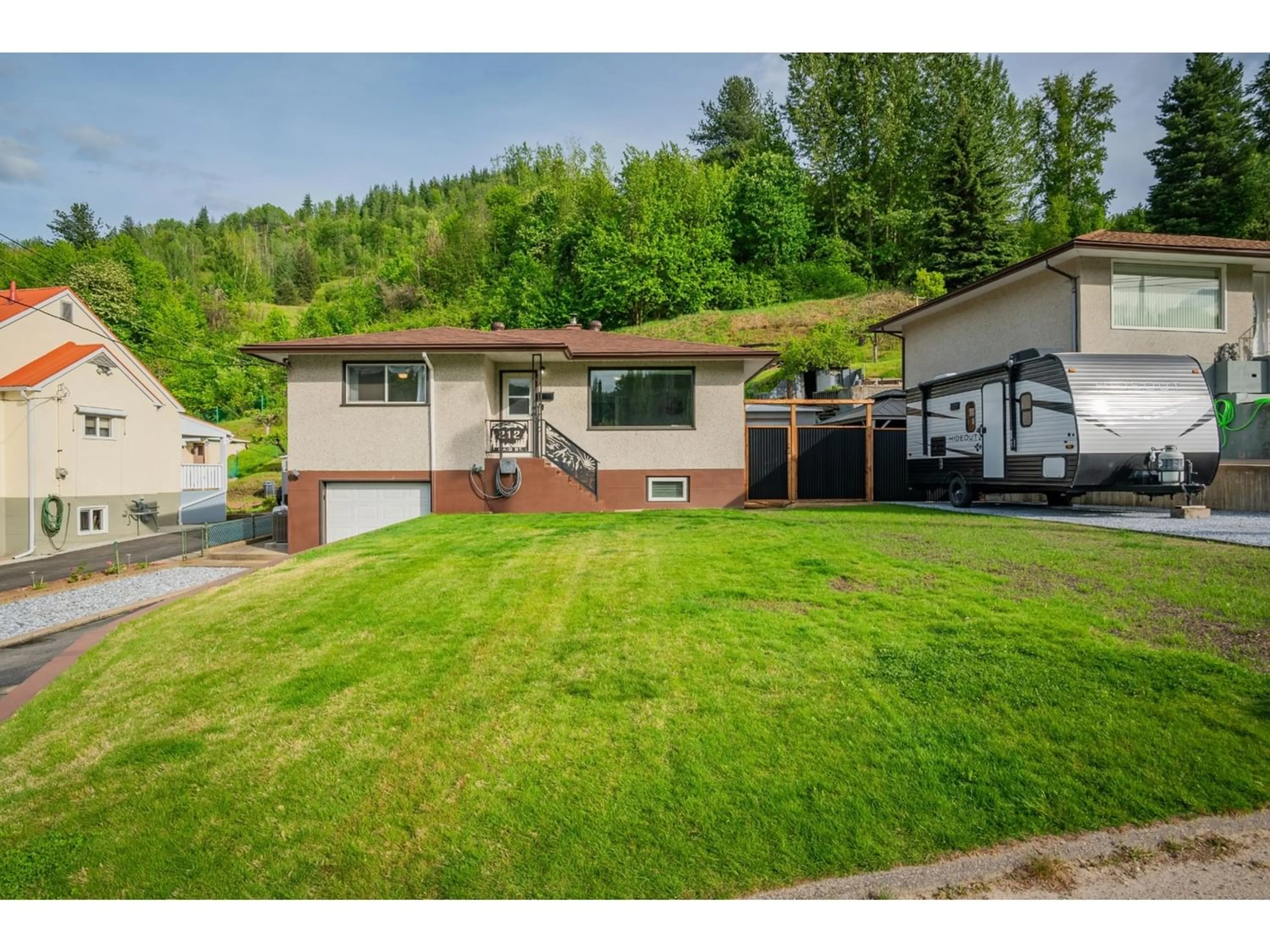 Frontside or backside of a home for 212 HAIG STREET, Trail British Columbia V1R2L9