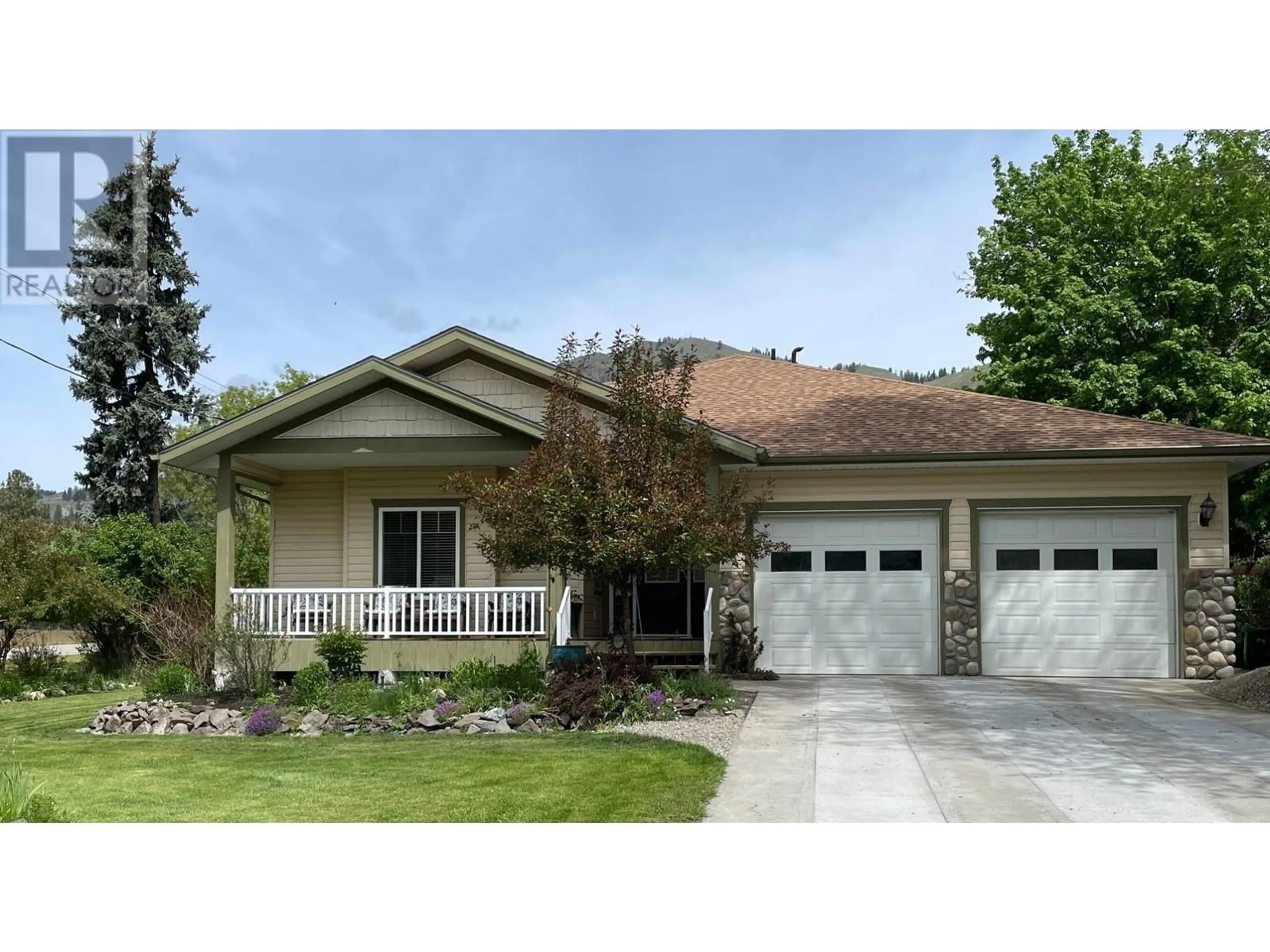 Home with vinyl exterior material, street for 543 HARTLAND AVENUE, Midway British Columbia V0H1M0