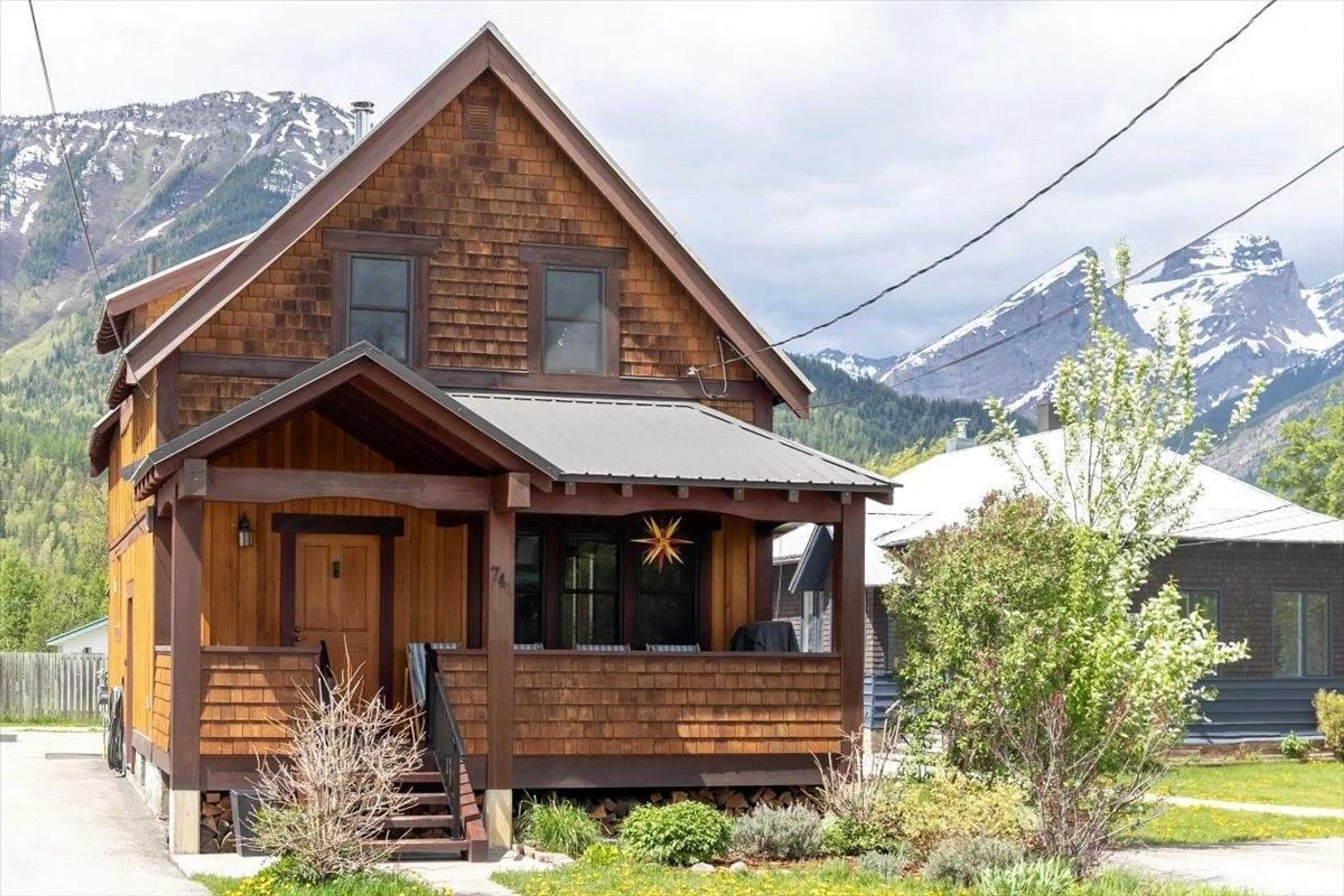 Cottage for 751 4TH AVENUE, Fernie British Columbia V0B1M0