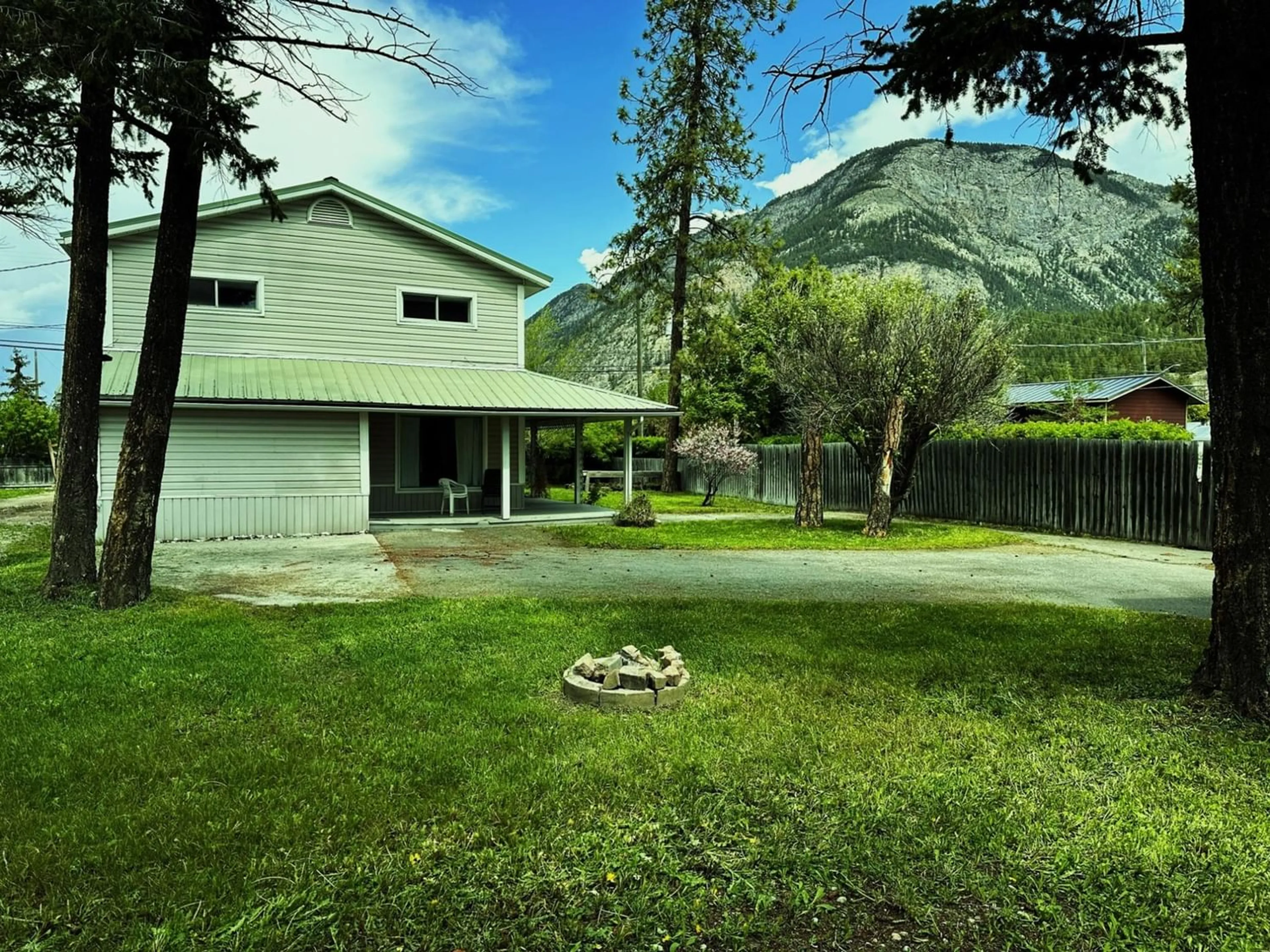 Frontside or backside of a home, cottage for 4950 BURNS Avenue, Canal Flats British Columbia V0B0B0