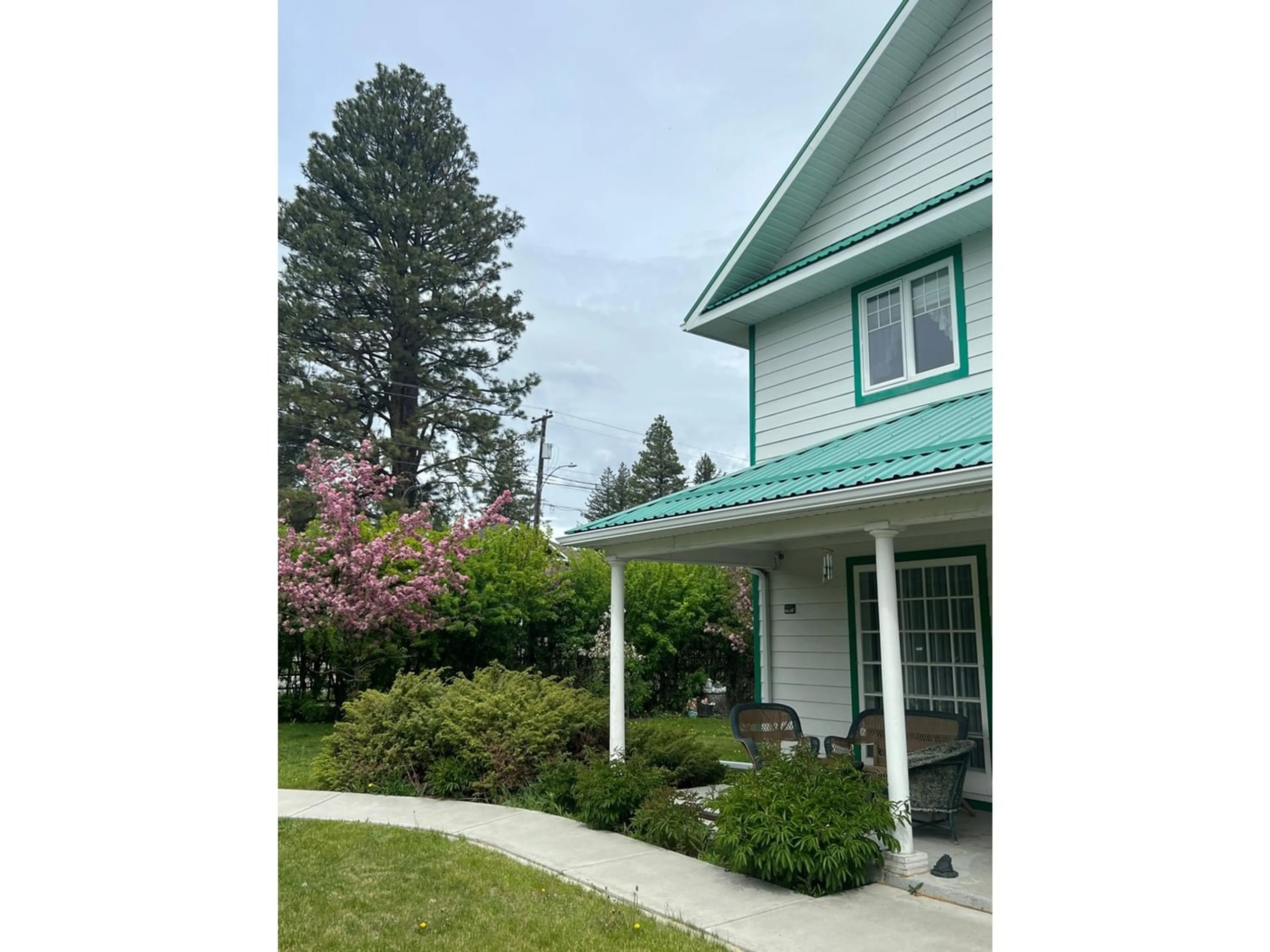 Frontside or backside of a home for 232 14TH AVENUE S, Cranbrook British Columbia V1C2X2