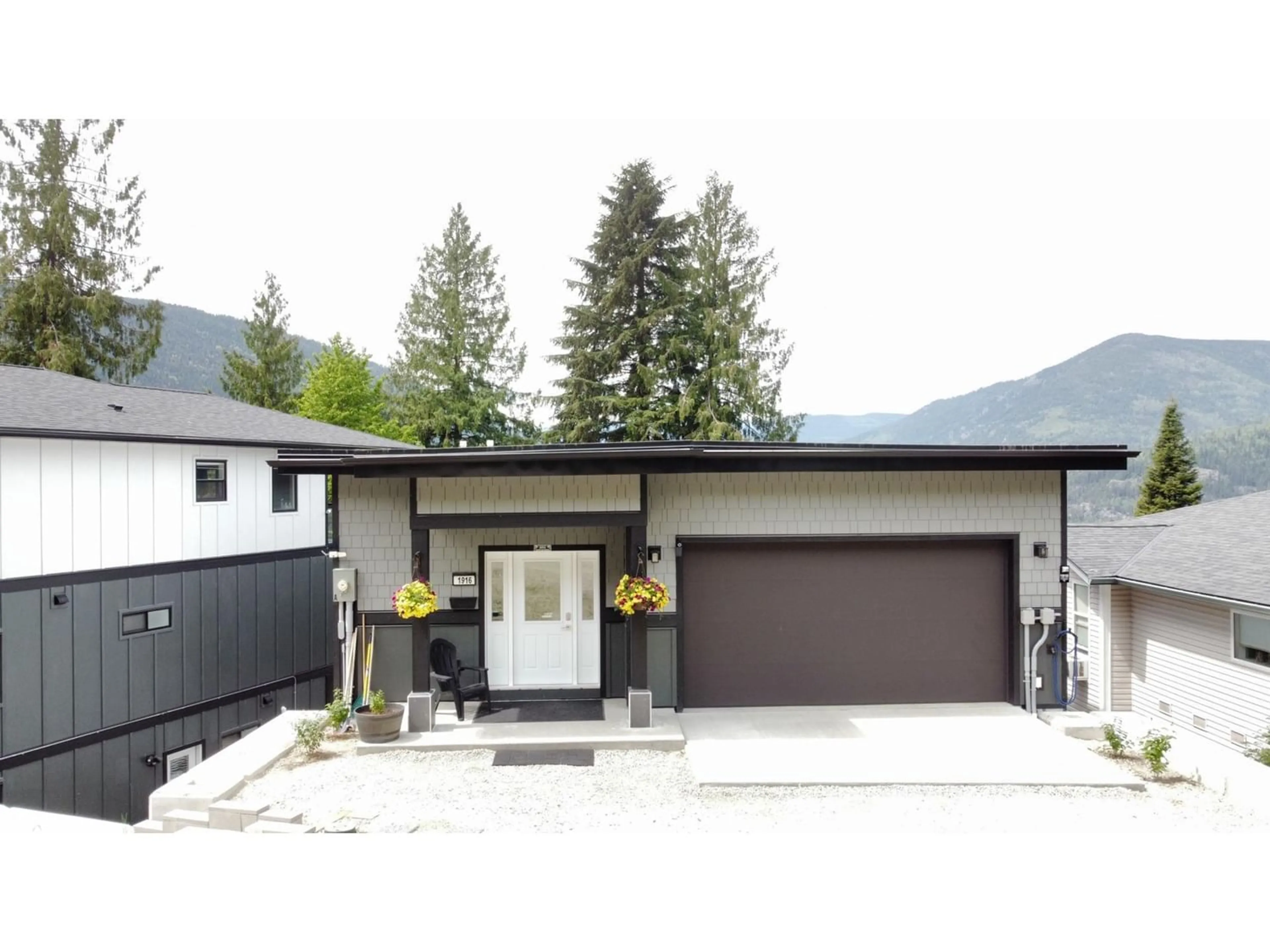 Frontside or backside of a home for 1916 FORT SHEPPARD DRIVE, Nelson British Columbia V1L5S6