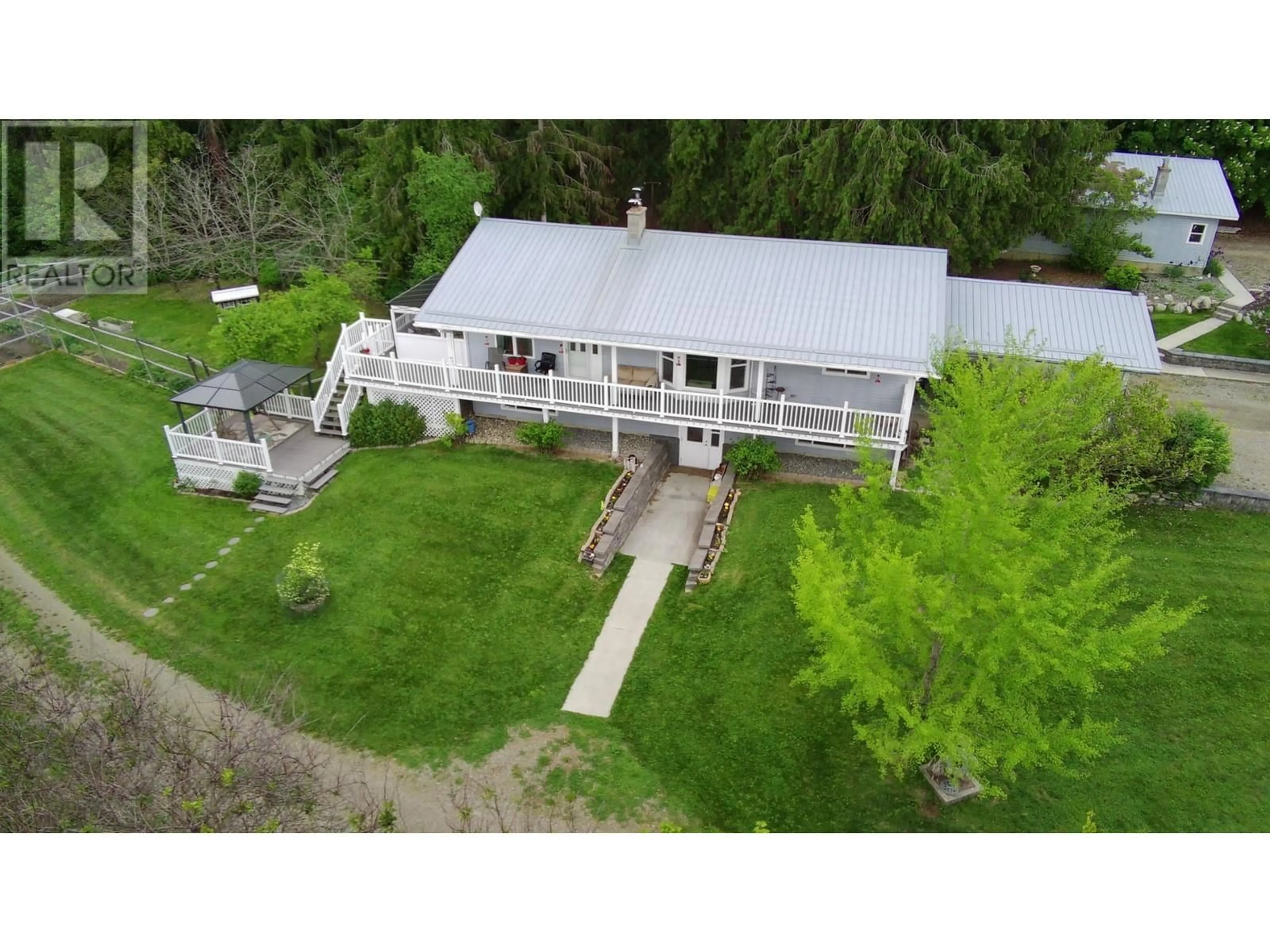 A pic from outside/outdoor area/front of a property/back of a property/a pic from drone, unknown for 3635 PHILLIPS ROAD, Creston British Columbia V0B1G2