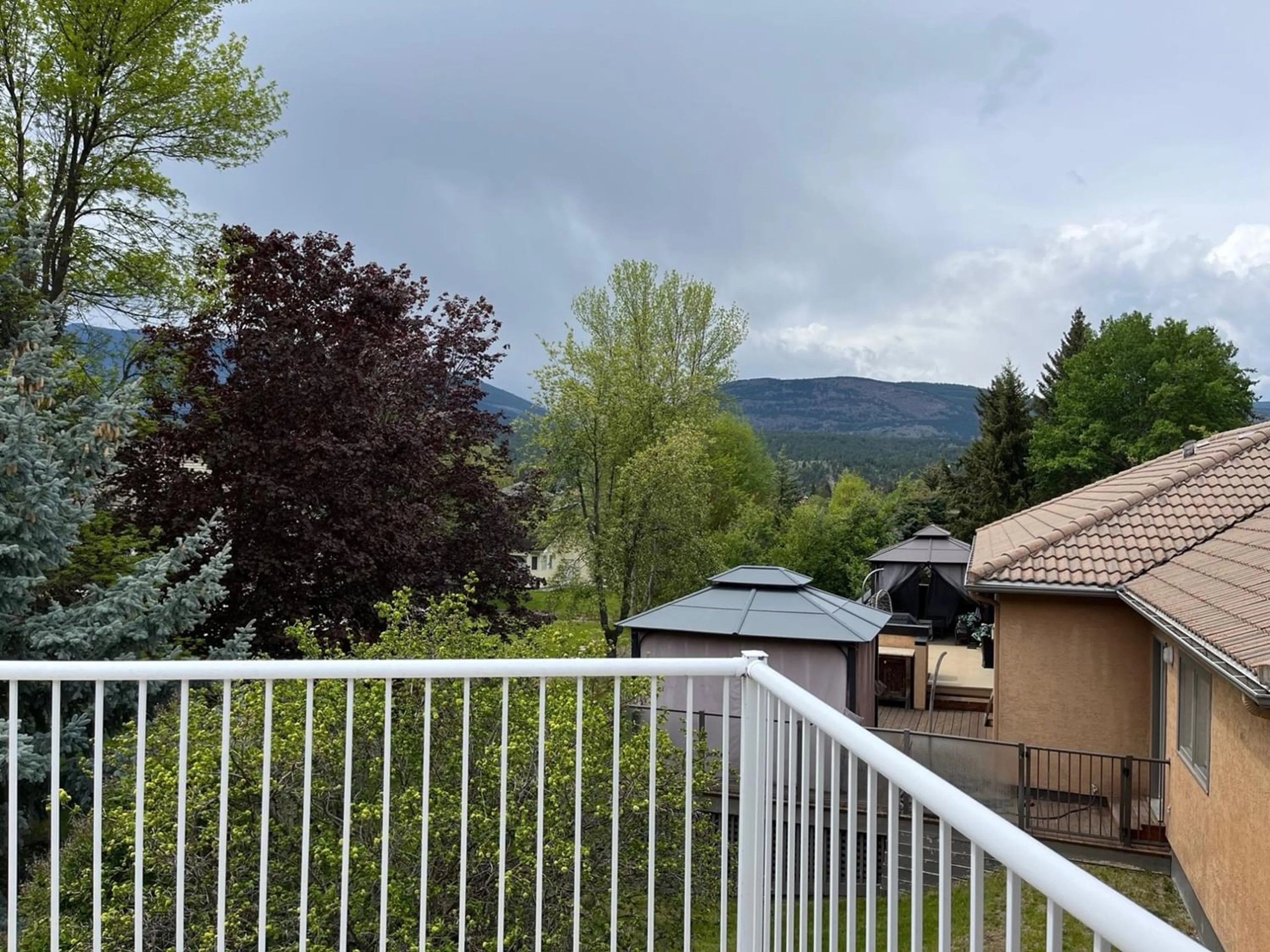 Kitchen, wood floors, cottage for 5121 RIVERVIEW Crescent, Fairmont Hot Springs British Columbia V0B1L1