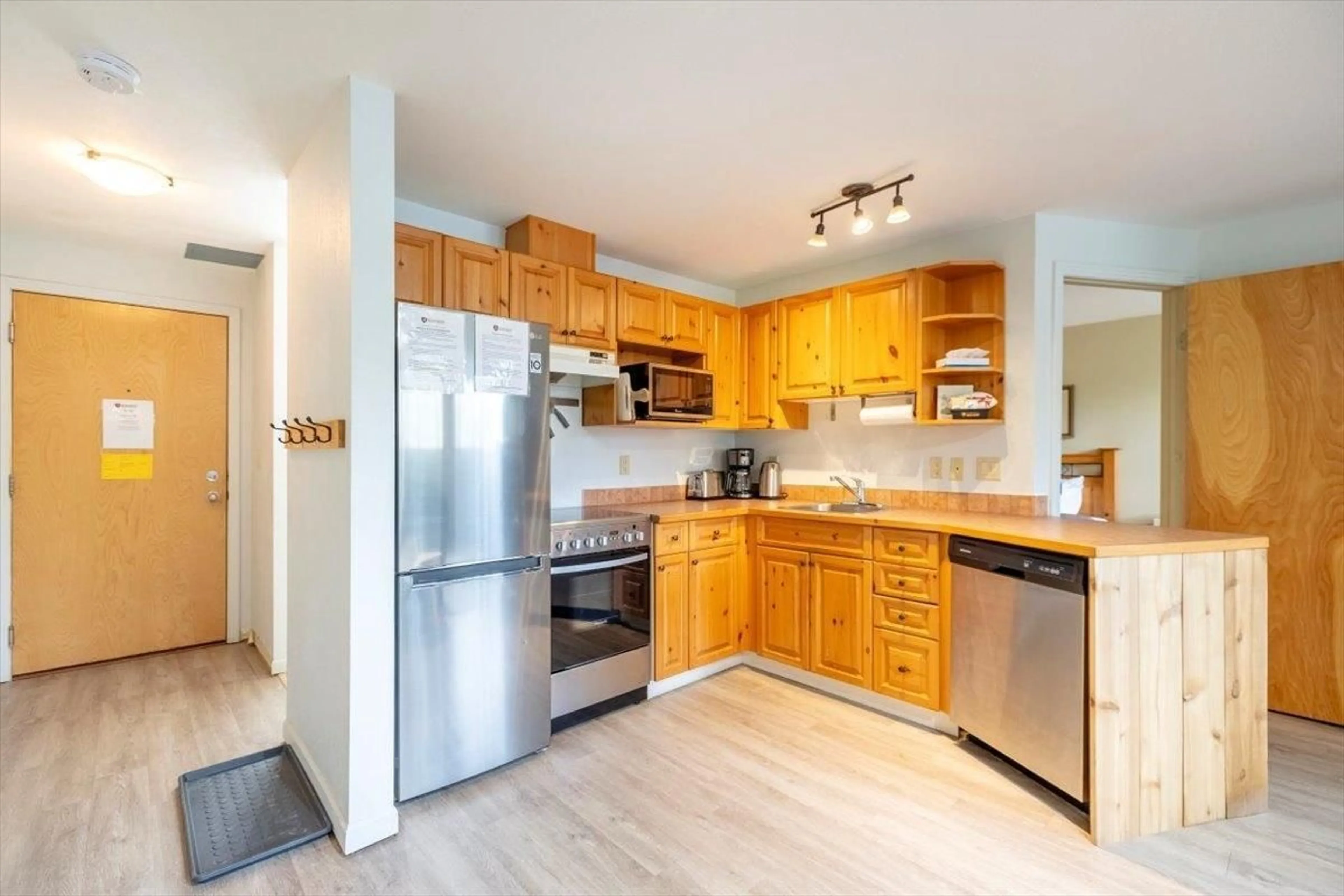 Standard kitchen, wood floors, cottage for 4559 TIMBERLINE Crescent Unit# 300, Fernie British Columbia V0B1M6