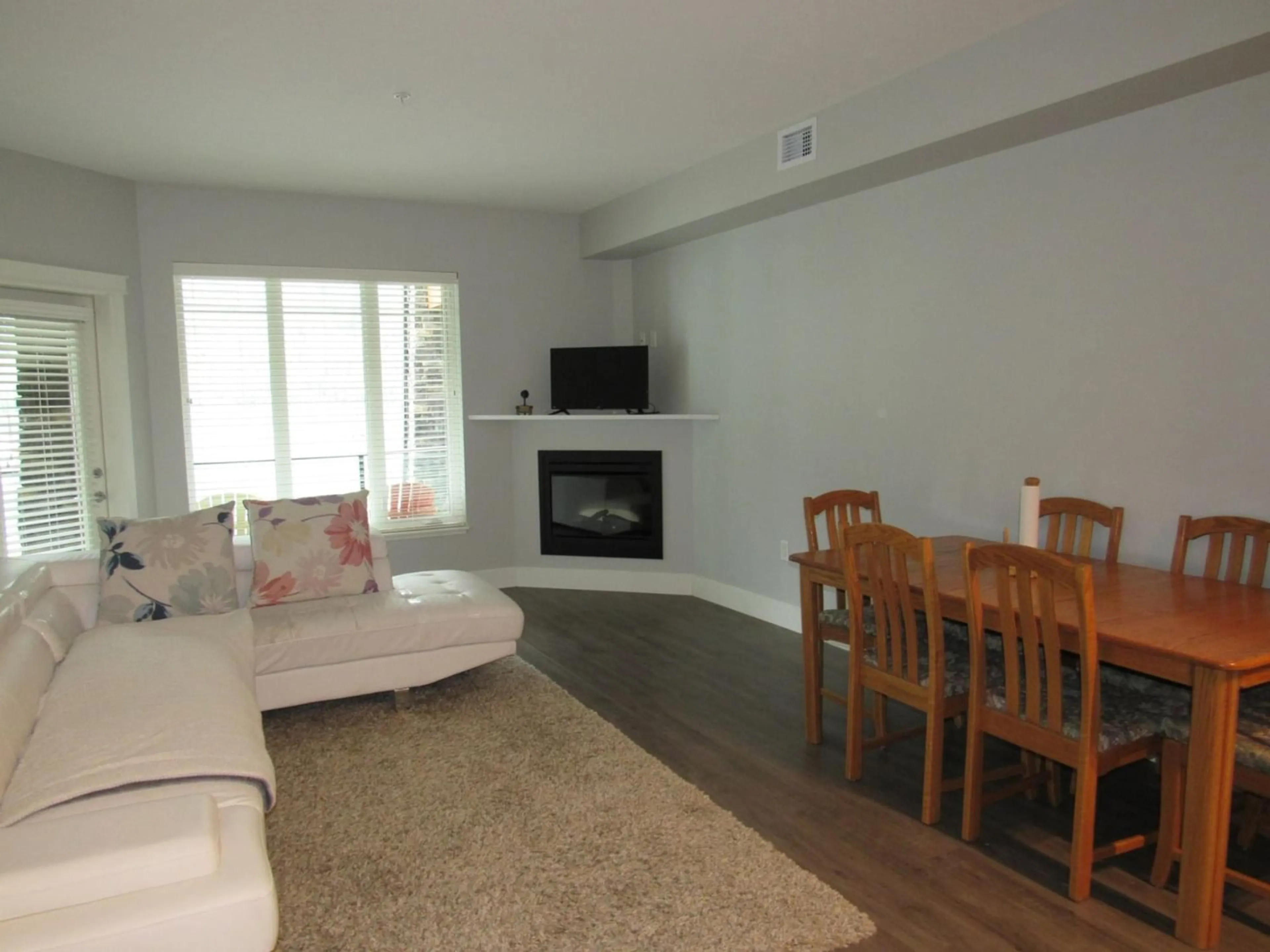Living room for 117 - 5570 BROADWATER RD, Castlegar British Columbia V1N0A1