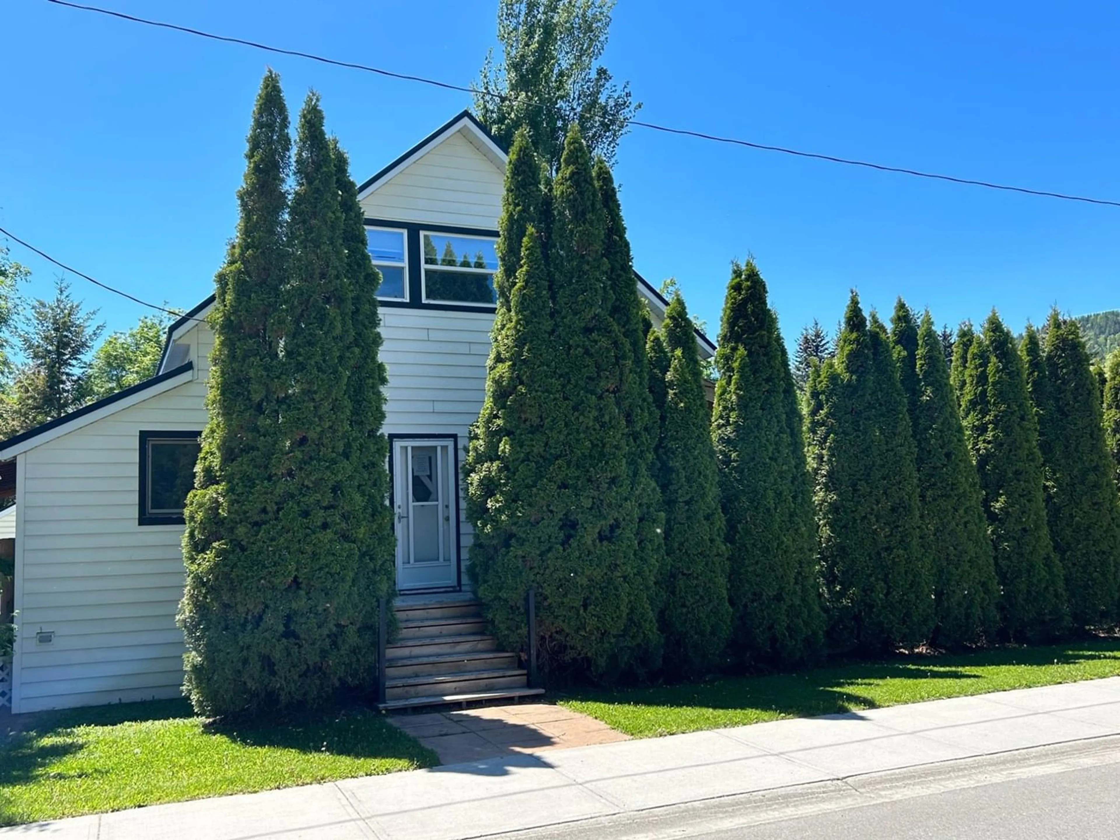 Outside view for 692 9TH AVENUE, Fernie British Columbia V0B1M0