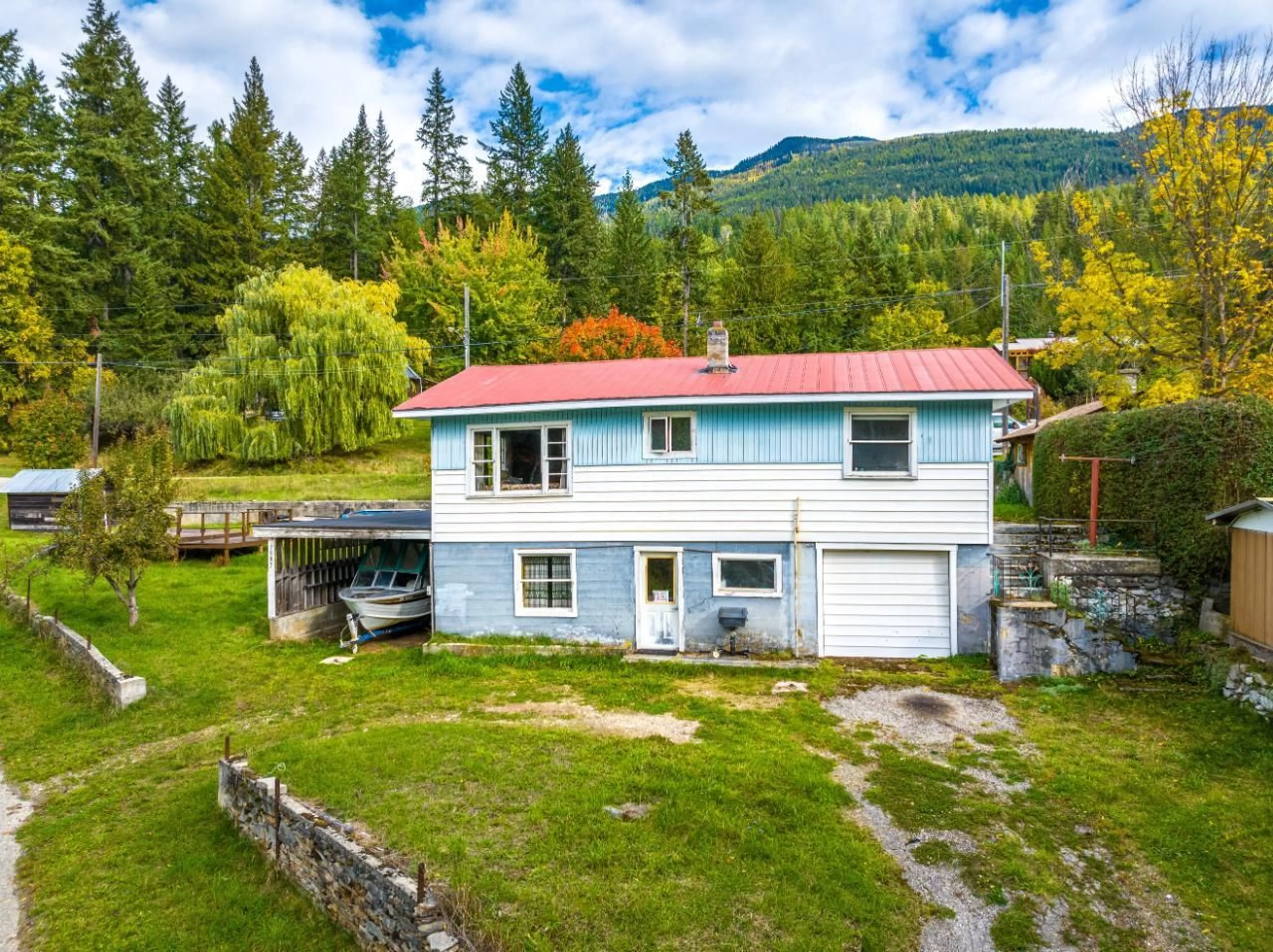 Frontside or backside of a home, cottage for 1537 RUSSEL Avenue, Riondel British Columbia V0B2B0