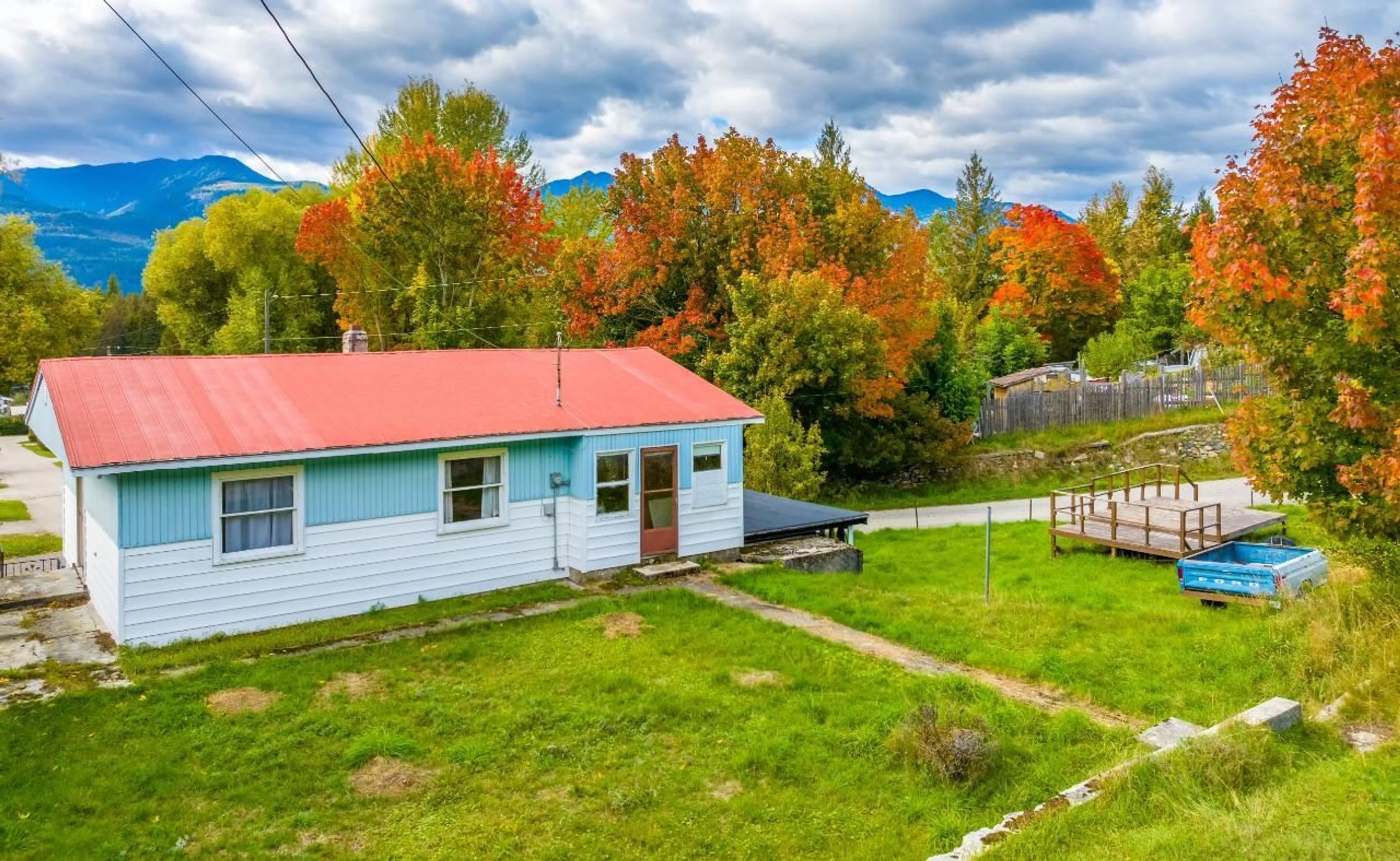 Frontside or backside of a home, cottage for 1537 RUSSEL Avenue, Riondel British Columbia V0B2B0