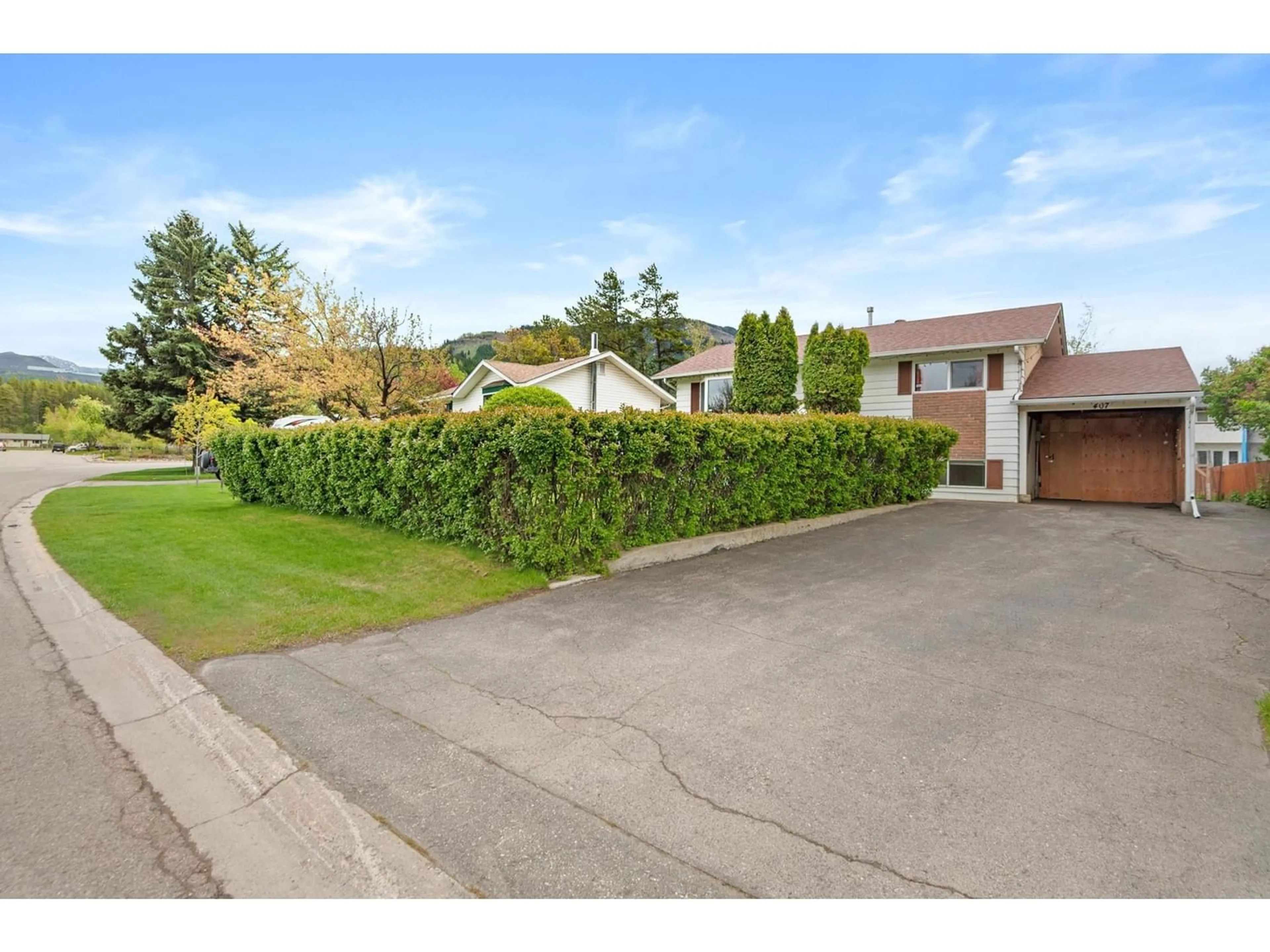 Frontside or backside of a home, the street view for 407 ENGELMANN SPRUCE Drive, Sparwood British Columbia V0B2G0