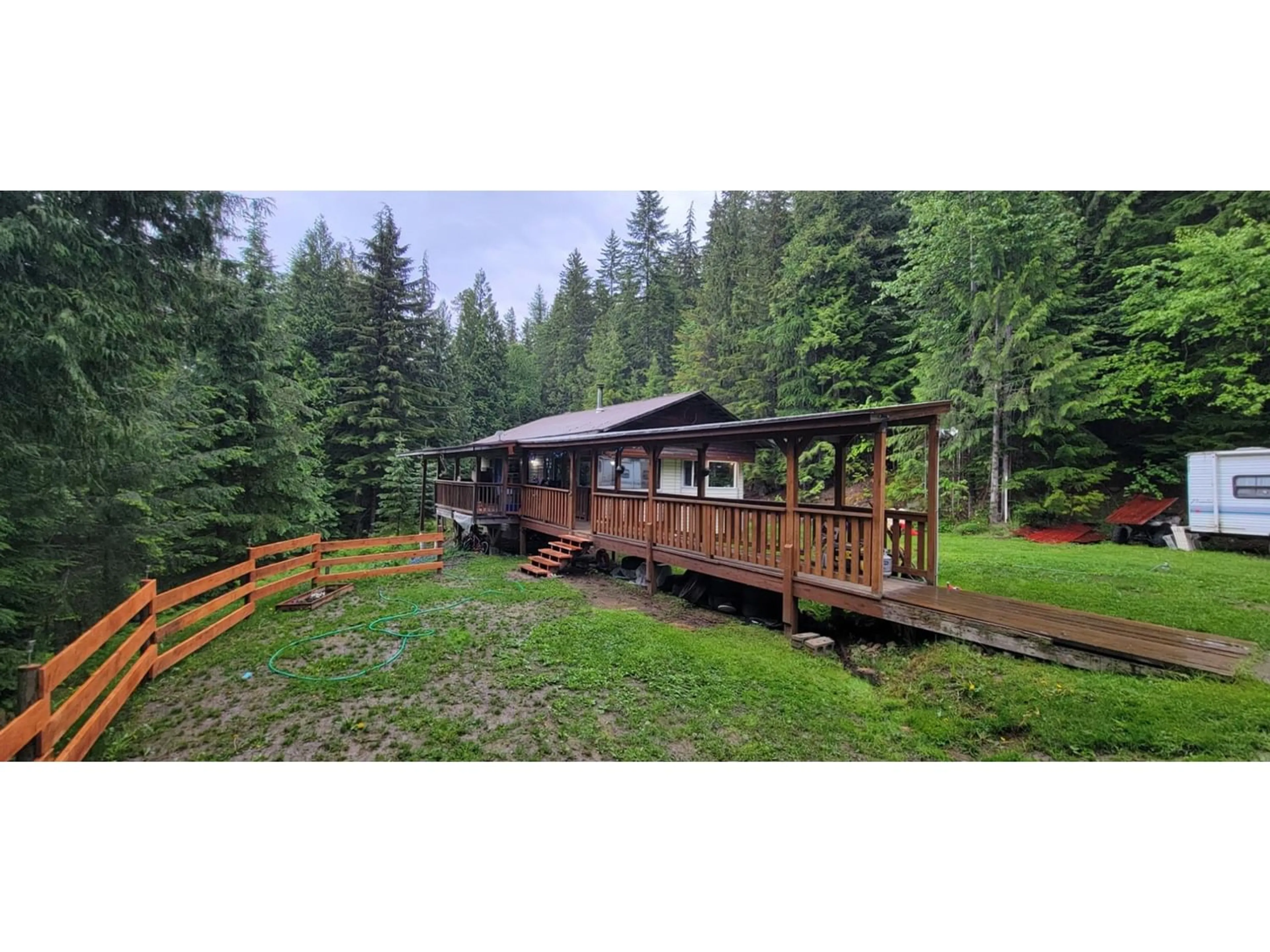 Cottage for 8749 HIGHWAY 6, Silverton British Columbia V0G1S1