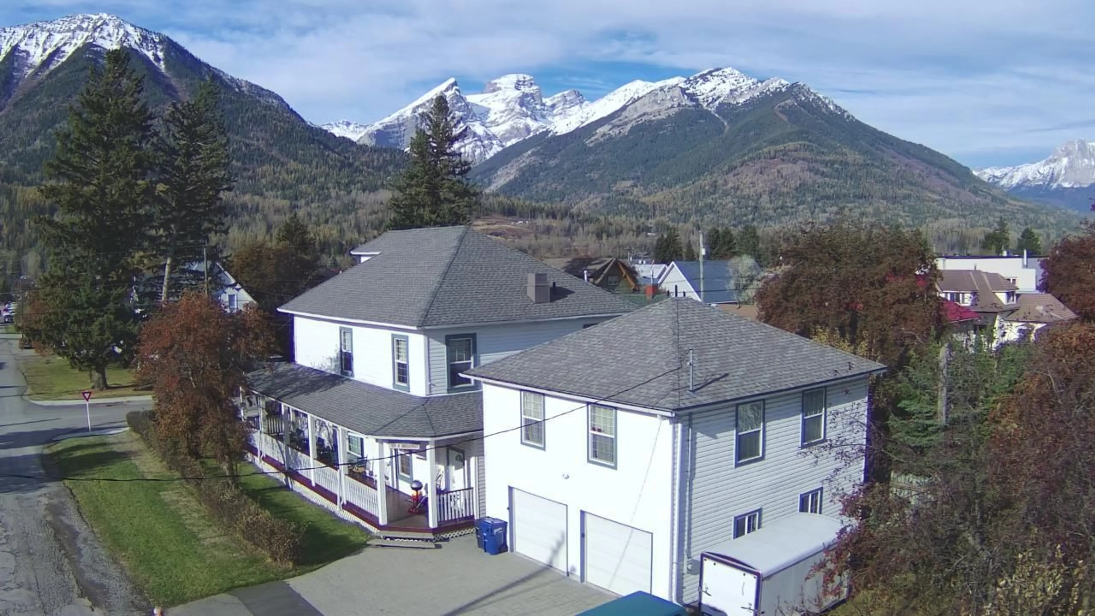 Frontside or backside of a home for 802 4TH AVENUE, Fernie British Columbia V0B1M0