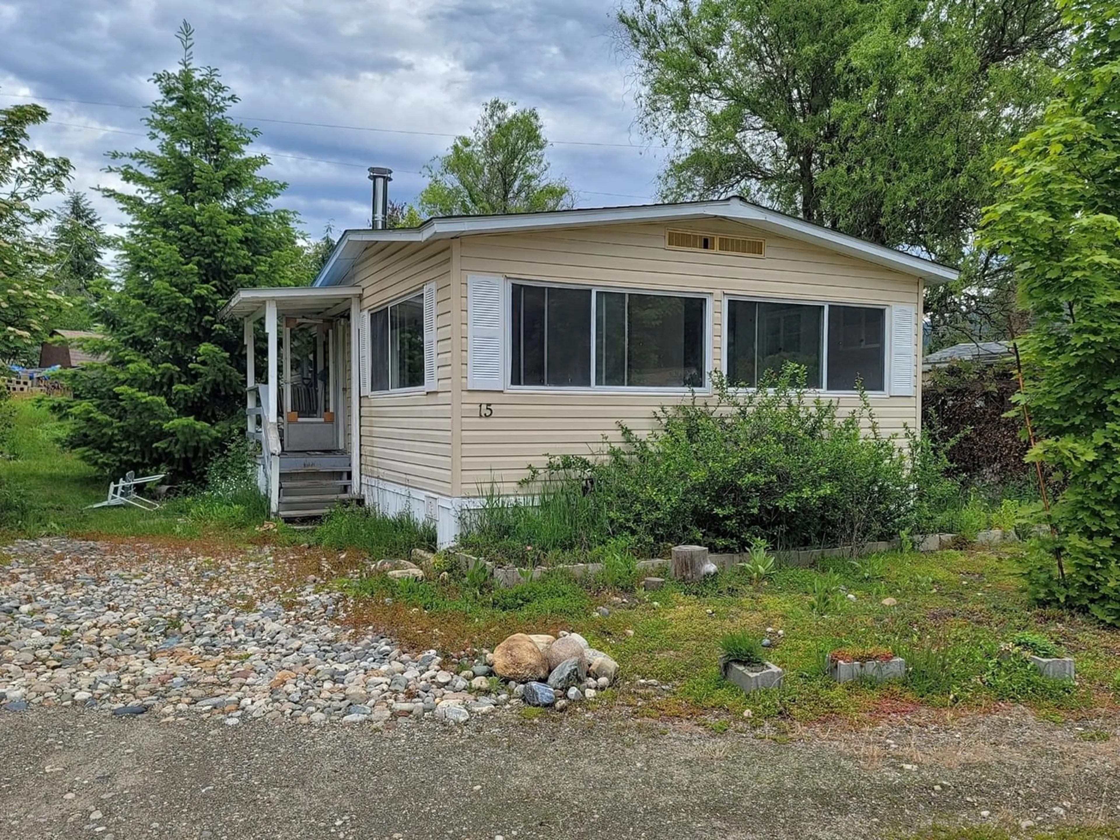 Cottage for 15 - 500 16TH AVENUE, Genelle British Columbia V0G1G0