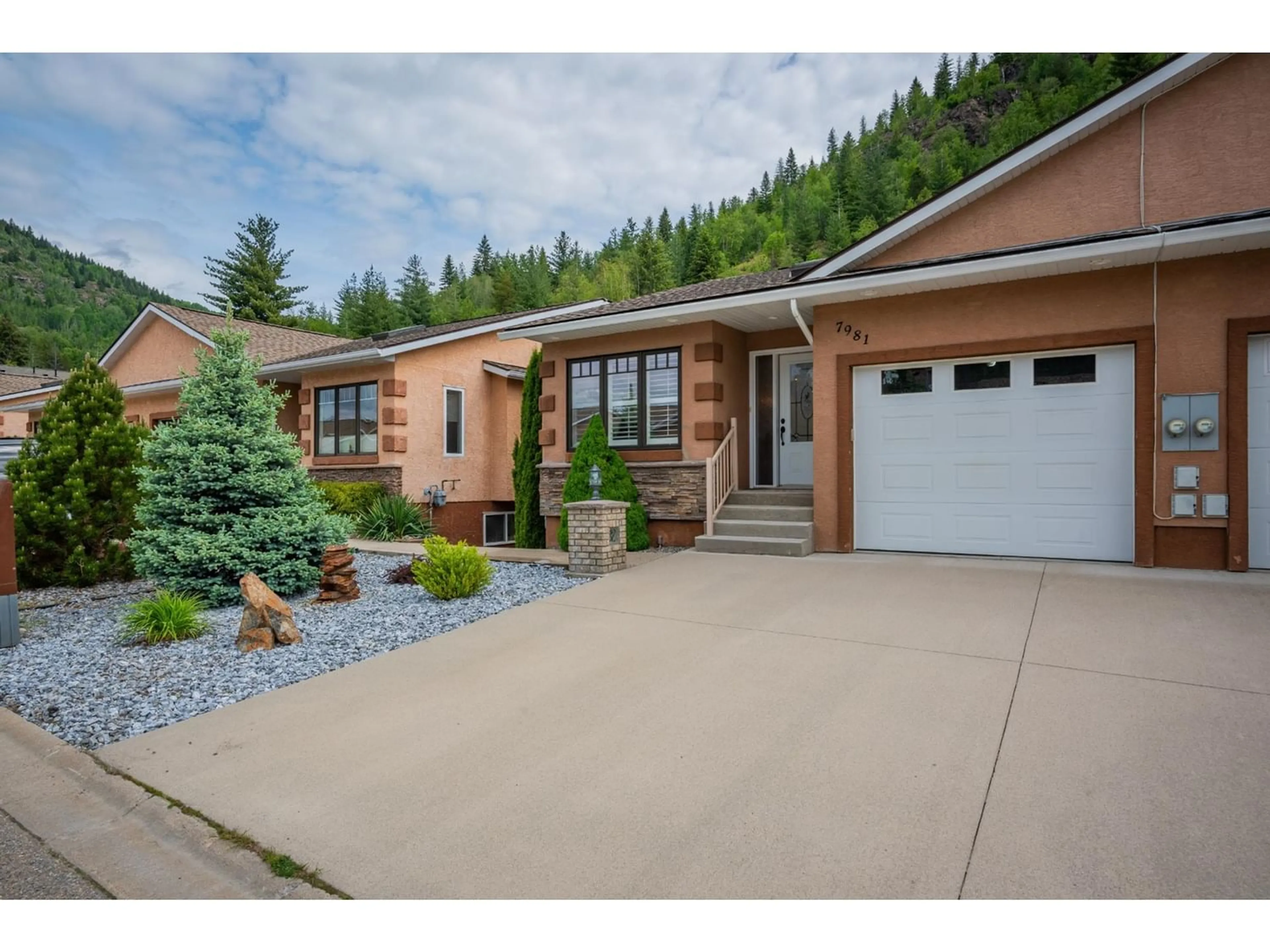 Frontside or backside of a home, cottage for 7981 BIRCHWOOD Drive, Trail British Columbia V1R4Y3