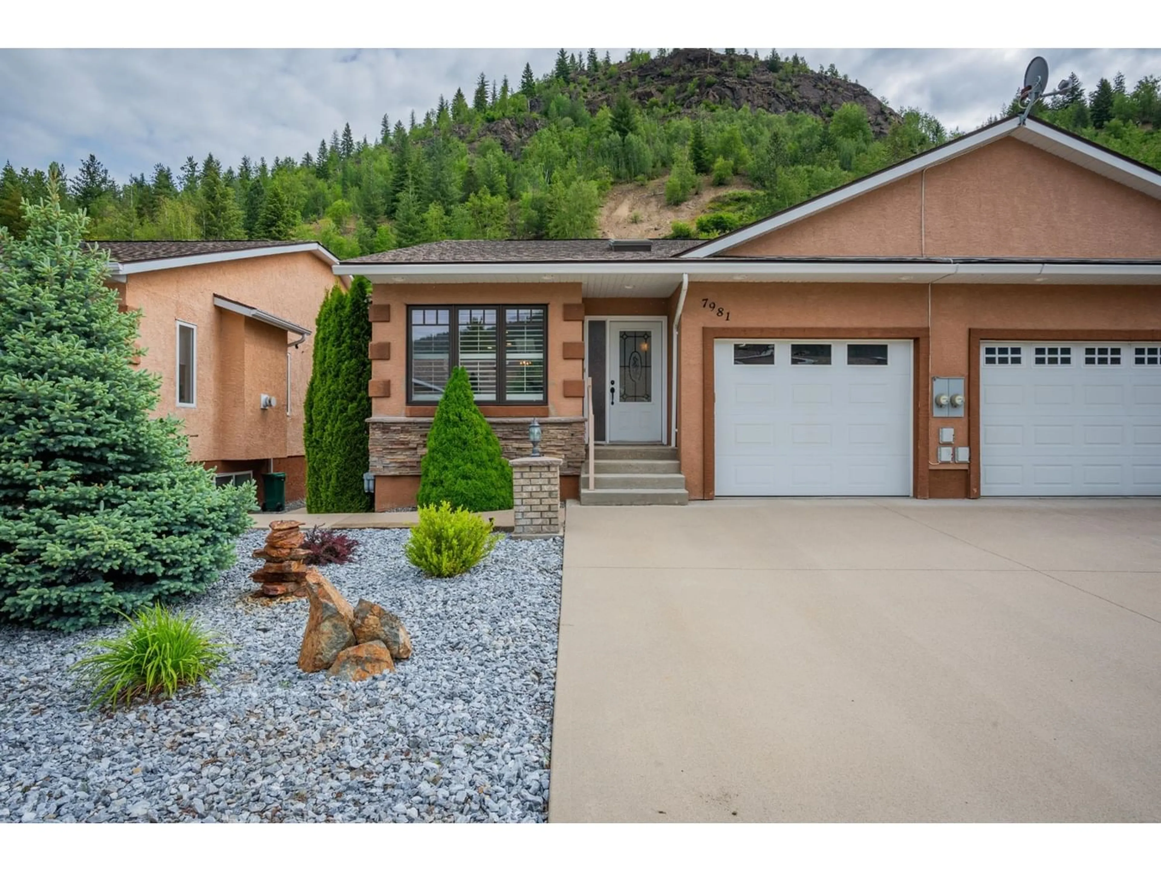 Frontside or backside of a home, cottage for 7981 BIRCHWOOD Drive, Trail British Columbia V1R4Y3