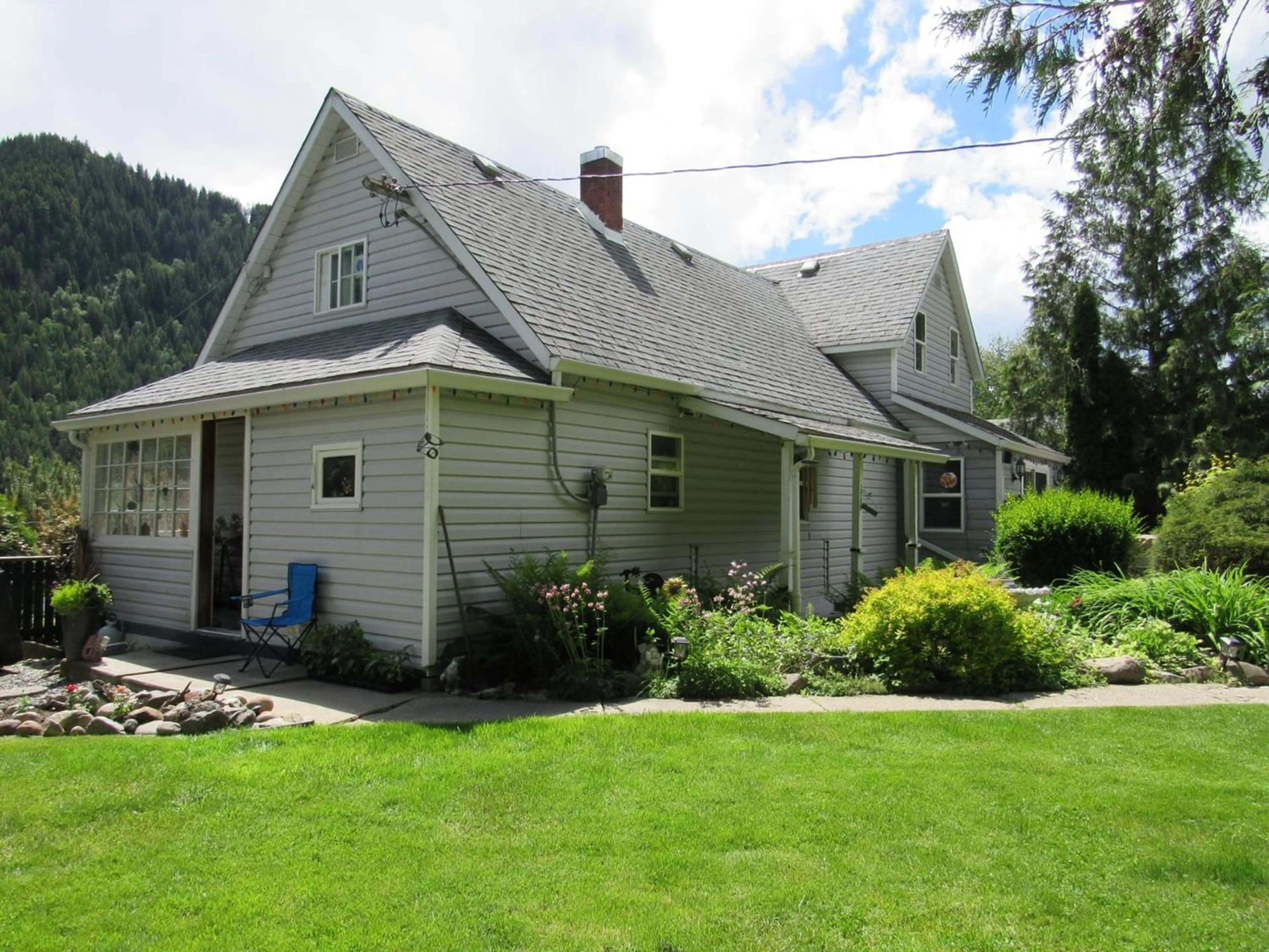 Cottage for 1415 LOOKOUT ROAD, Castlegar British Columbia V1N4G7