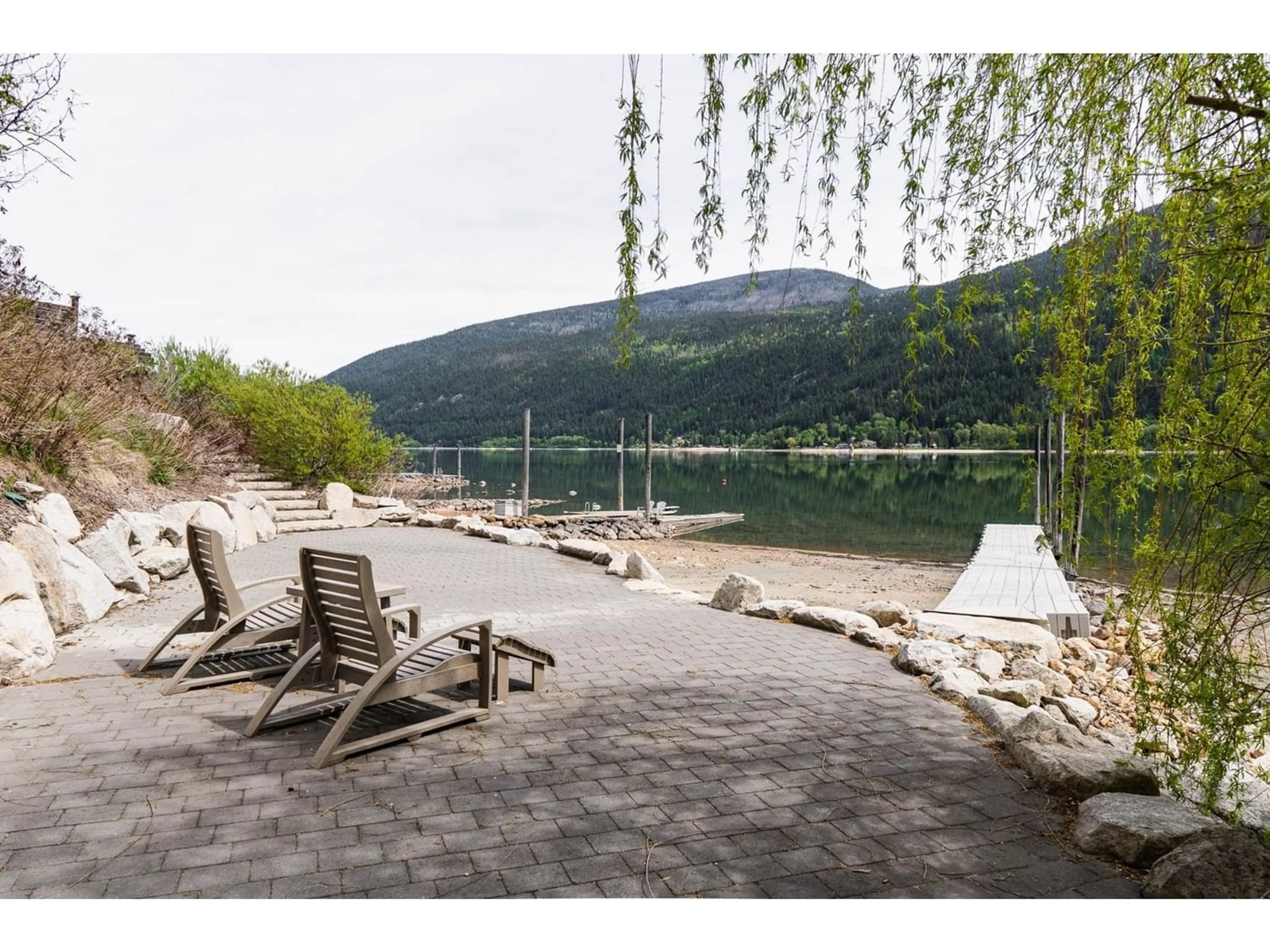 Patio for 834 HIGHWAY 3A, Nelson British Columbia V1L6J3