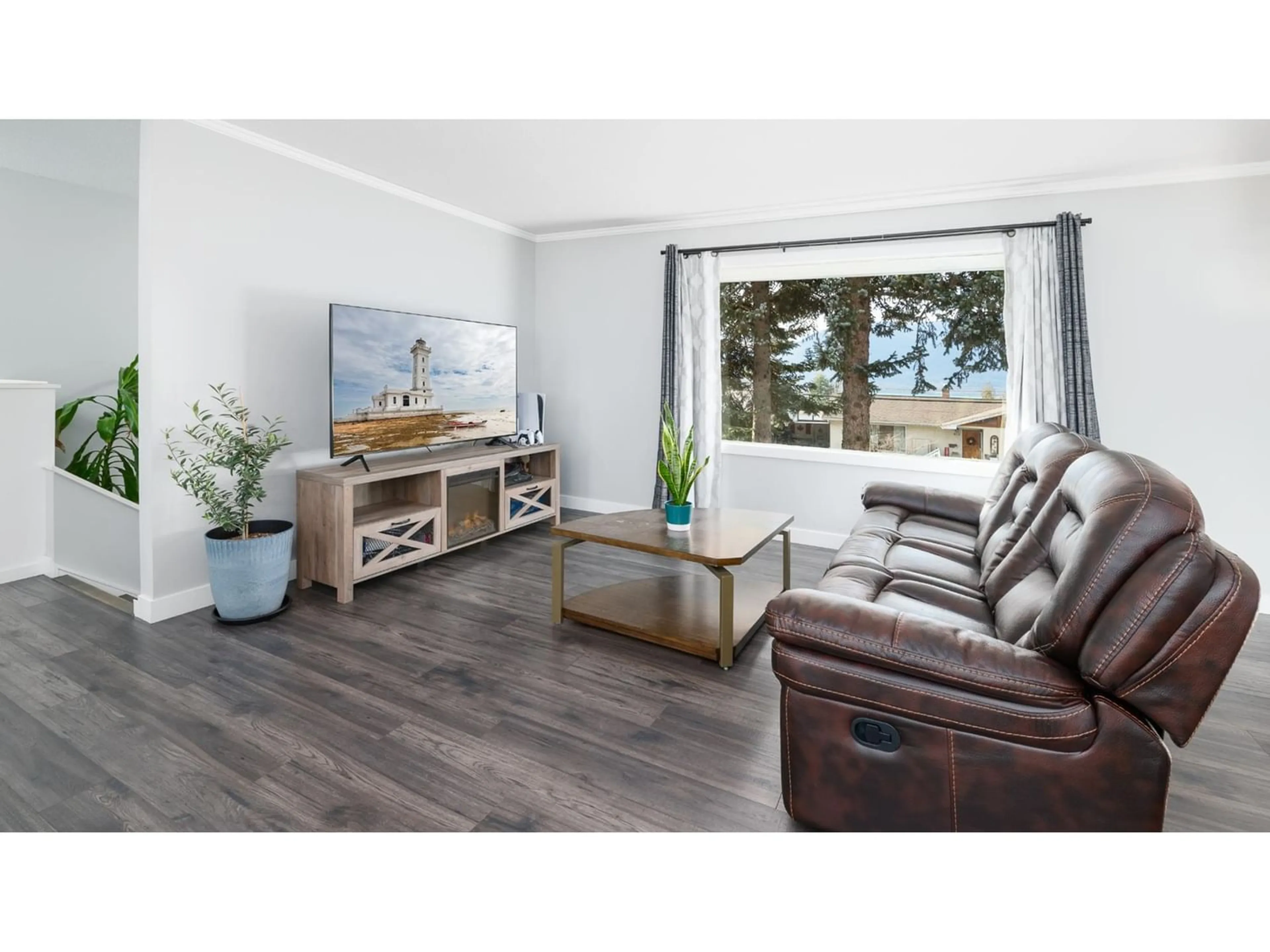 Living room for 912 7TH AVENUE N, Creston British Columbia V0B1G4