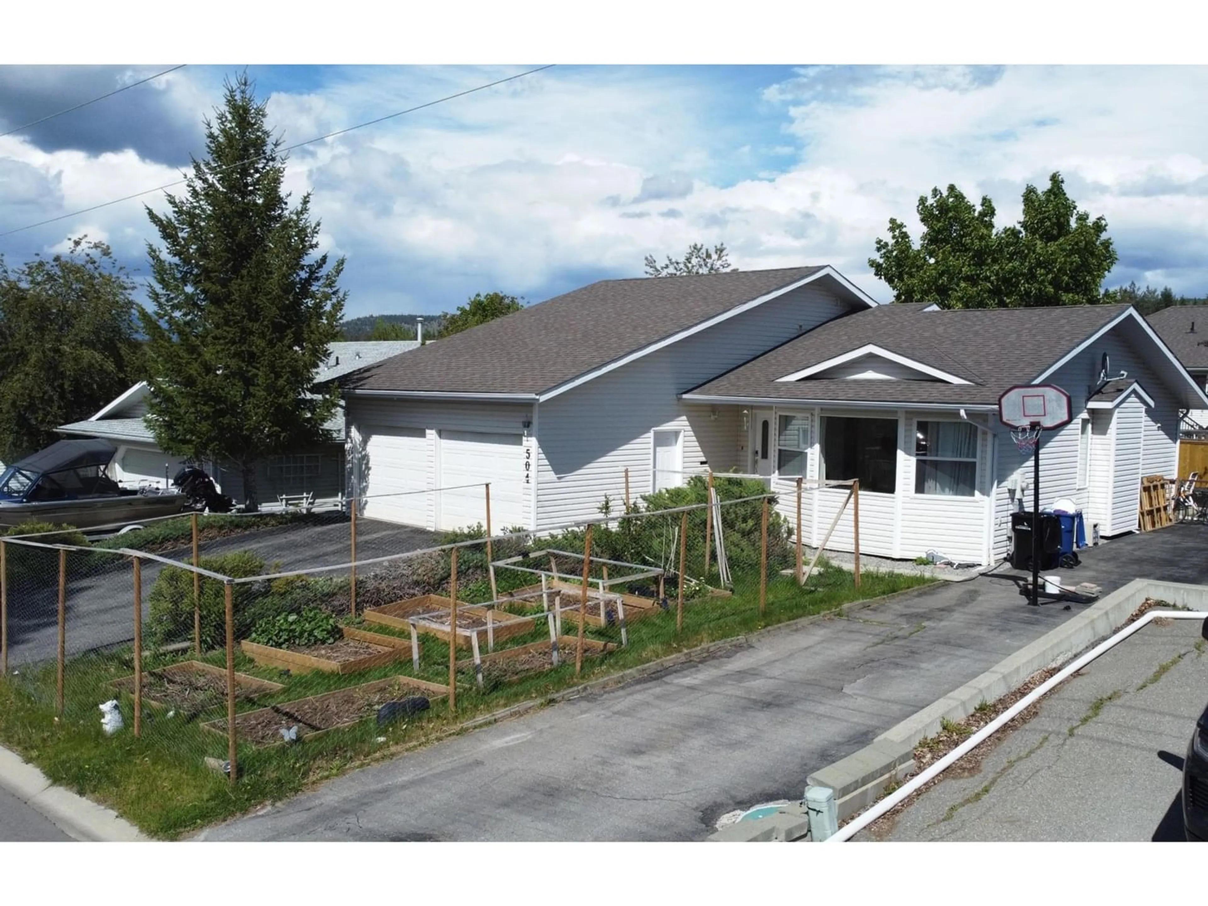 Frontside or backside of a home for 504 30TH AVENUE, Cranbrook British Columbia V1C6H1