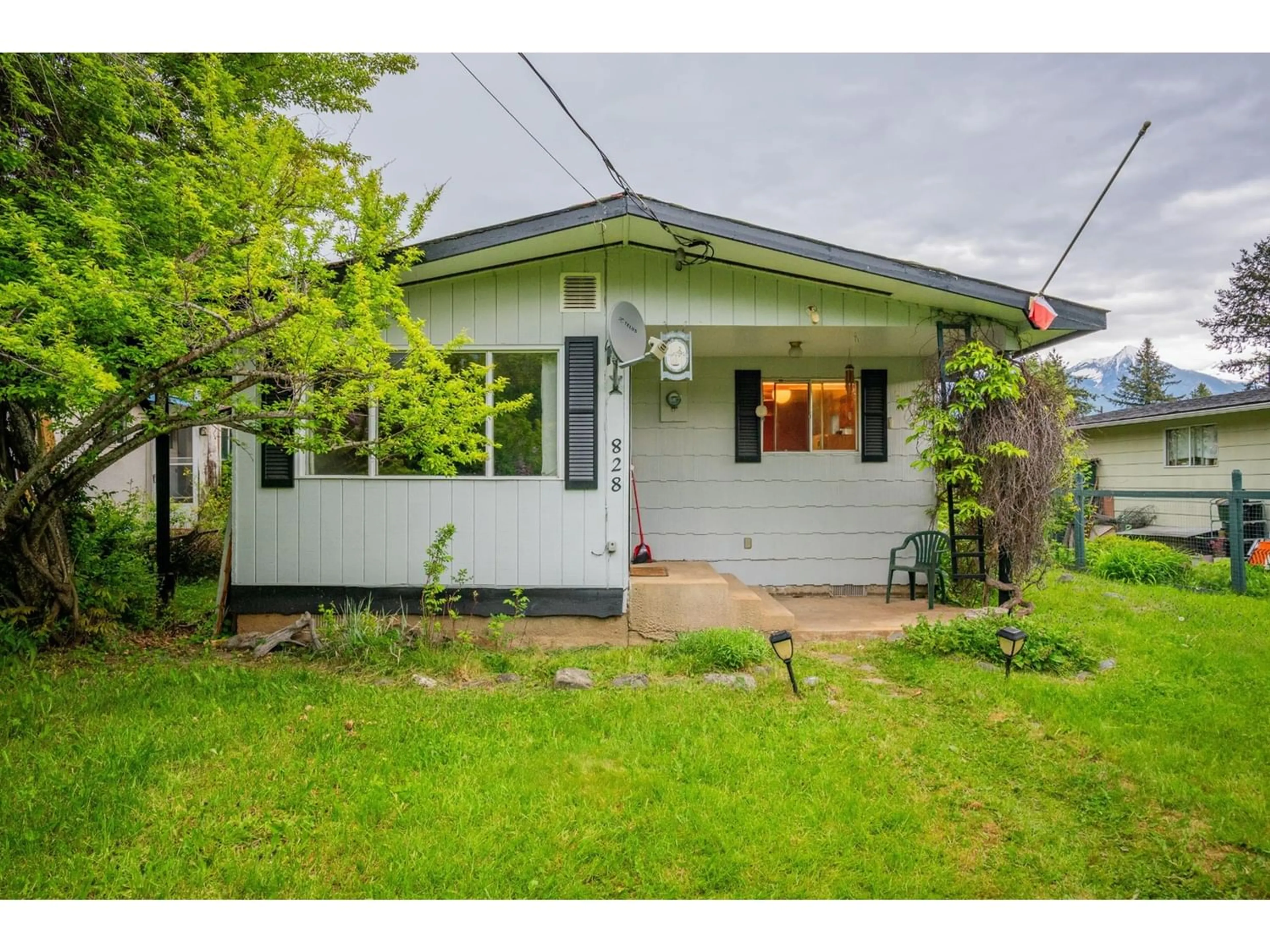 Frontside or backside of a home for 828 VANCOUVER AVENUE, Kaslo British Columbia V0G1M0