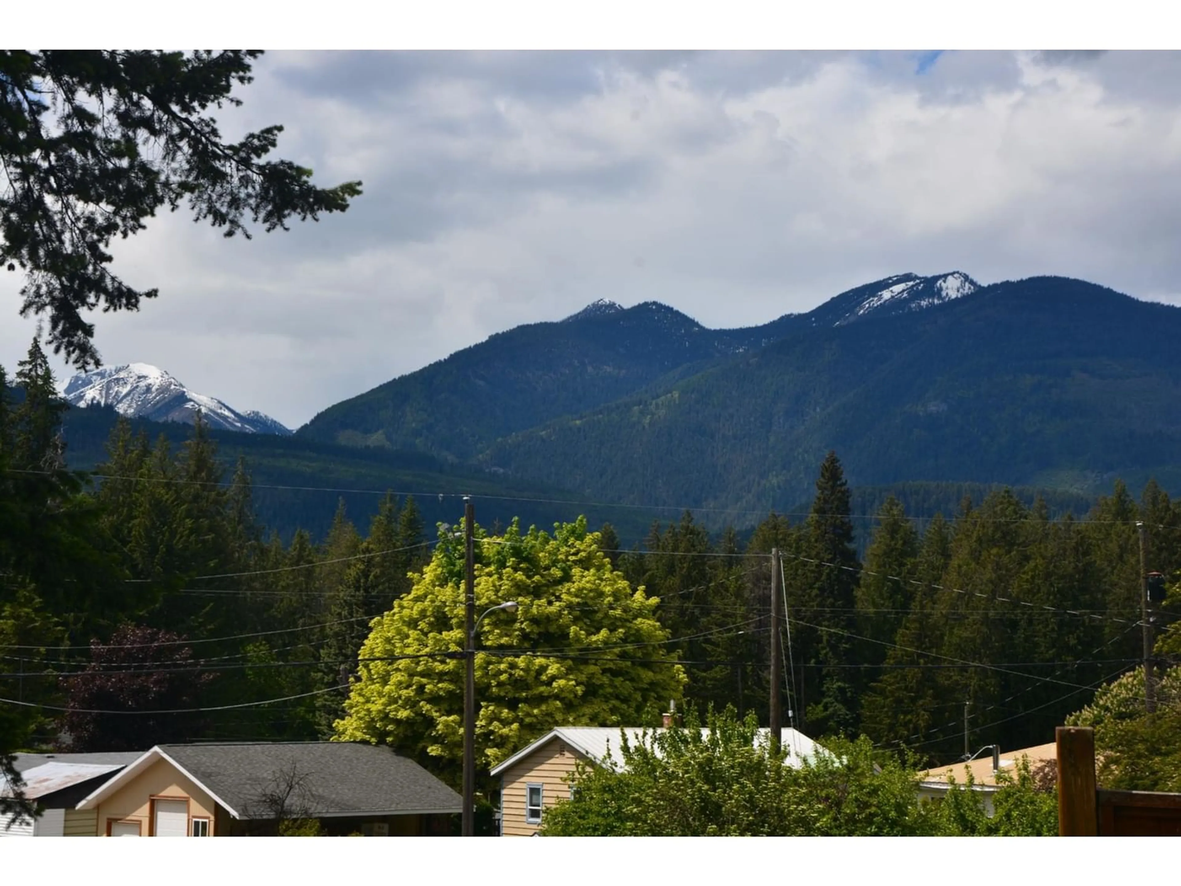 A pic from exterior of the house or condo for 1513 AINSWORTH AVENUE, Riondel British Columbia V0B2B0