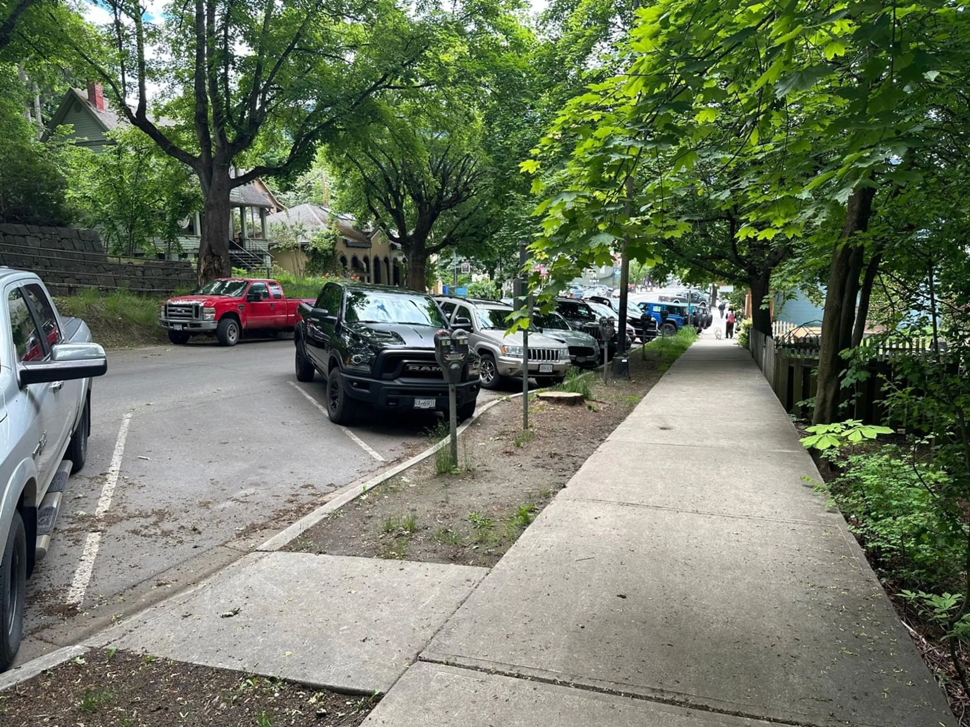 Parking for 815 BAKER Street, Nelson British Columbia V1L4J8