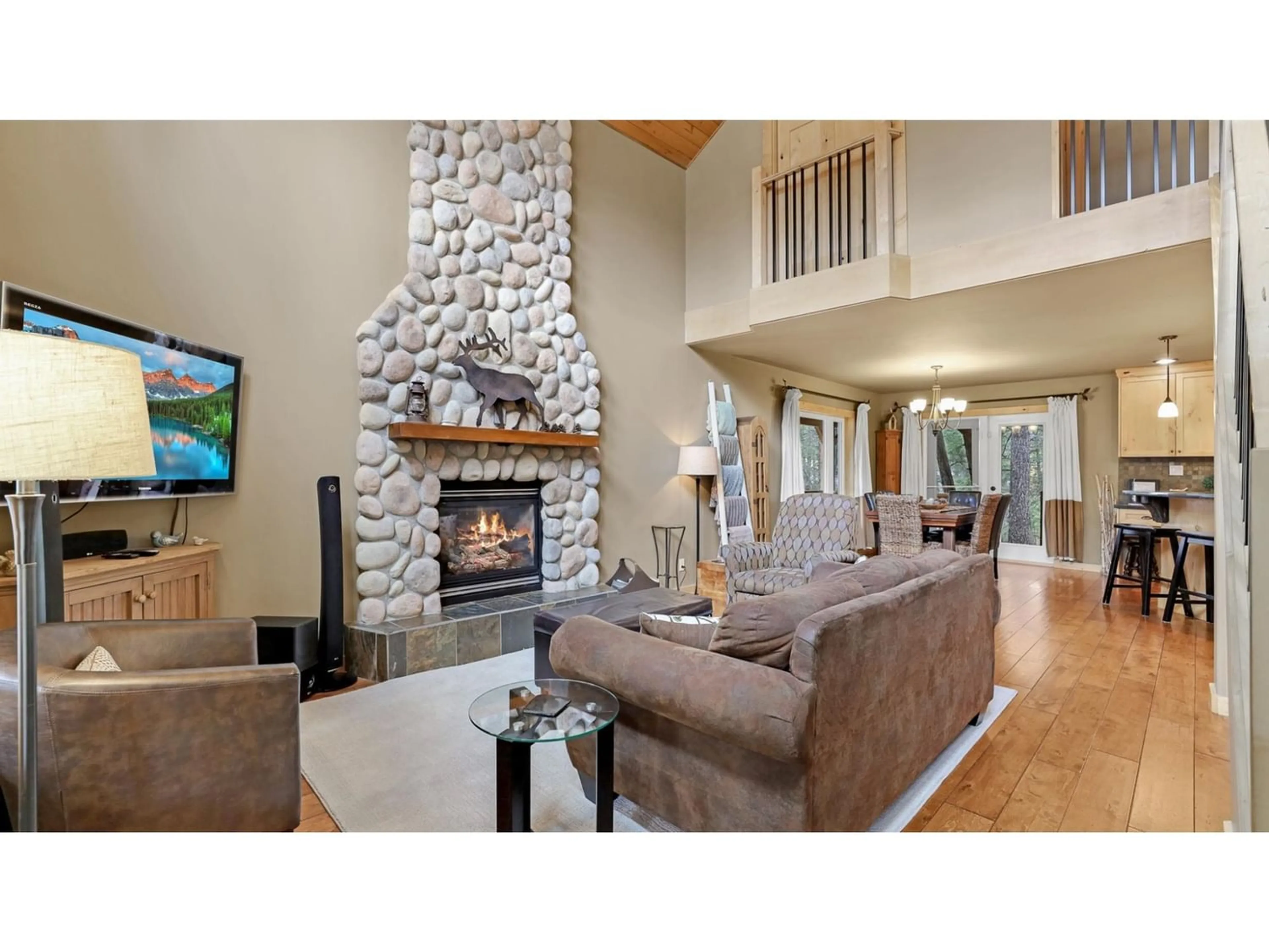 Living room, wood floors for 4868 RIVERVIEW Drive Unit# 21, Edgewater British Columbia V0A1E0