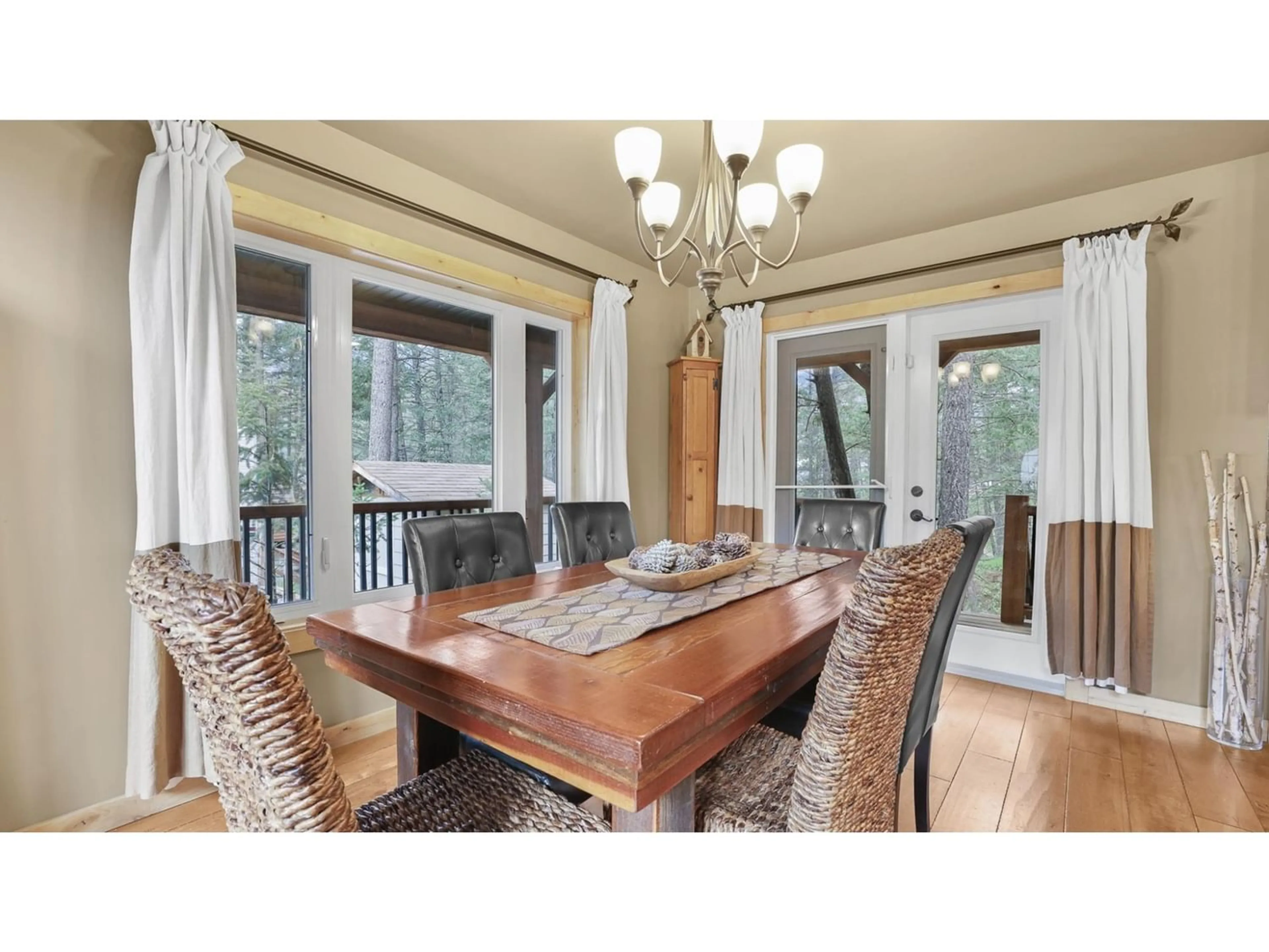 Dining room, wood floors, cottage for 4868 RIVERVIEW Drive Unit# 21, Edgewater British Columbia V0A1E0