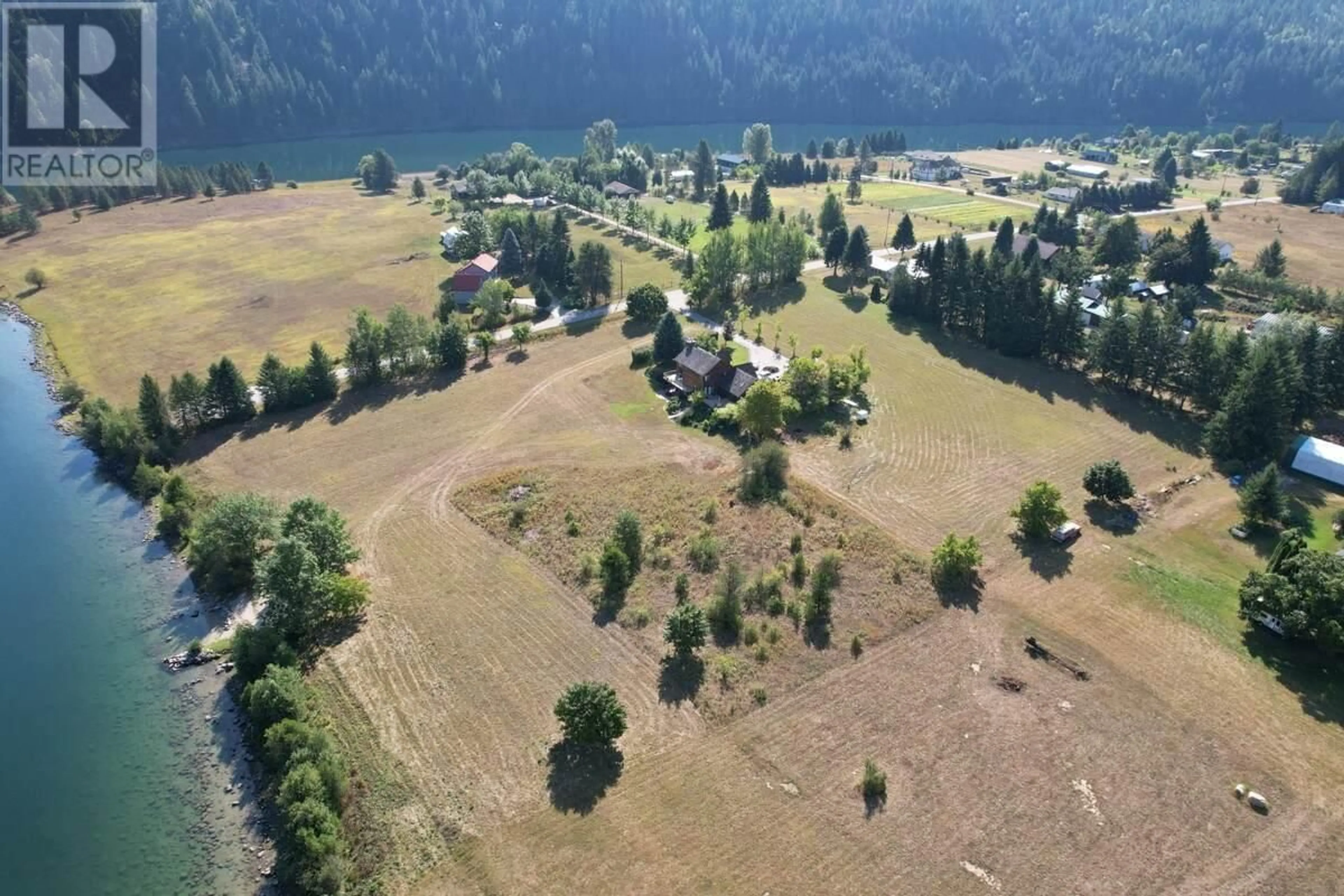 A pic from outside/outdoor area/front of a property/back of a property/a pic from drone, mountain view for 2719 DAVIDSON ROAD, Shoreacres British Columbia V1N4P9