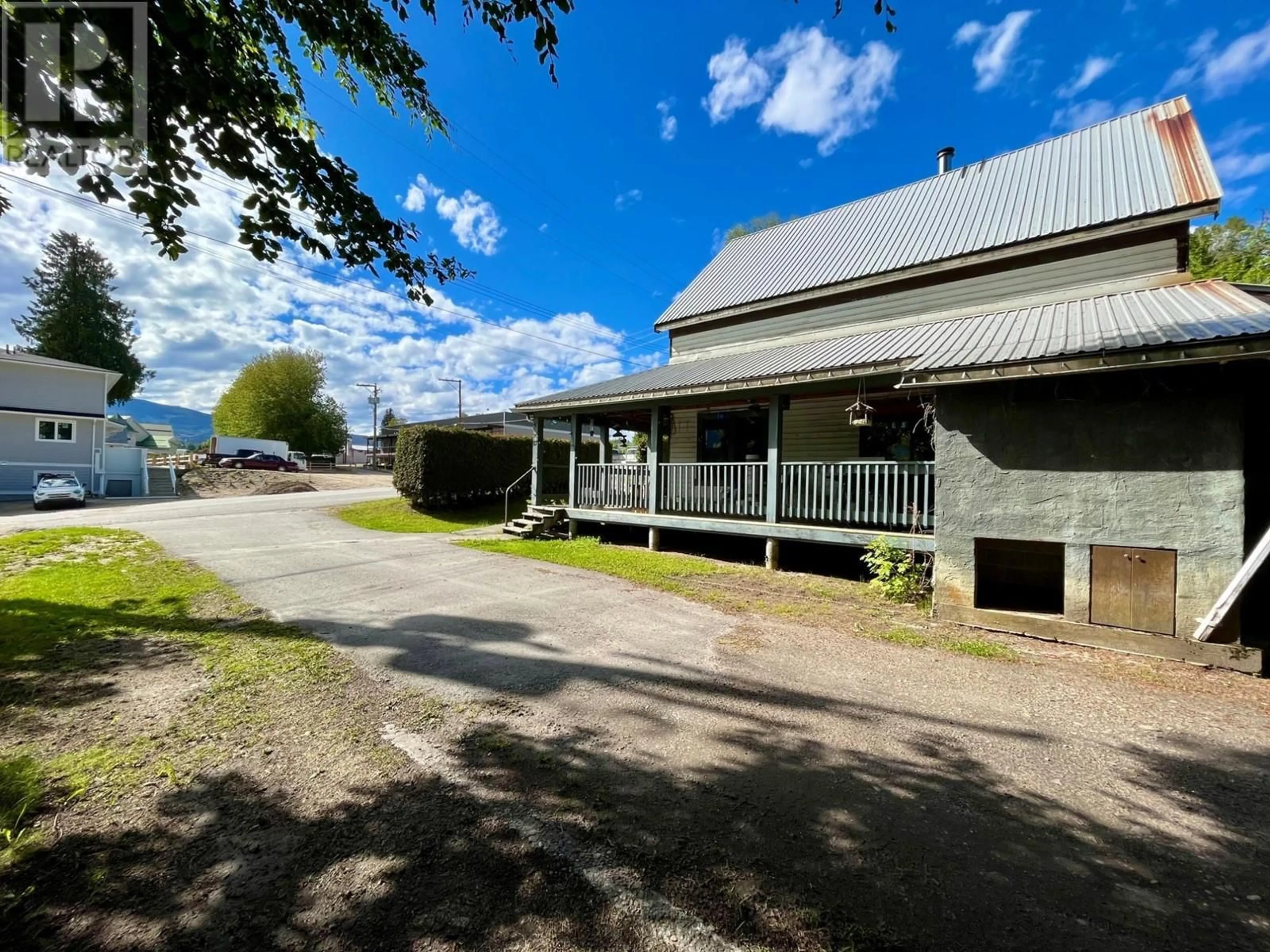 A pic from outside/outdoor area/front of a property/back of a property/a pic from drone, building for 87 NELSON AVENUE, Nakusp British Columbia V0G1R0