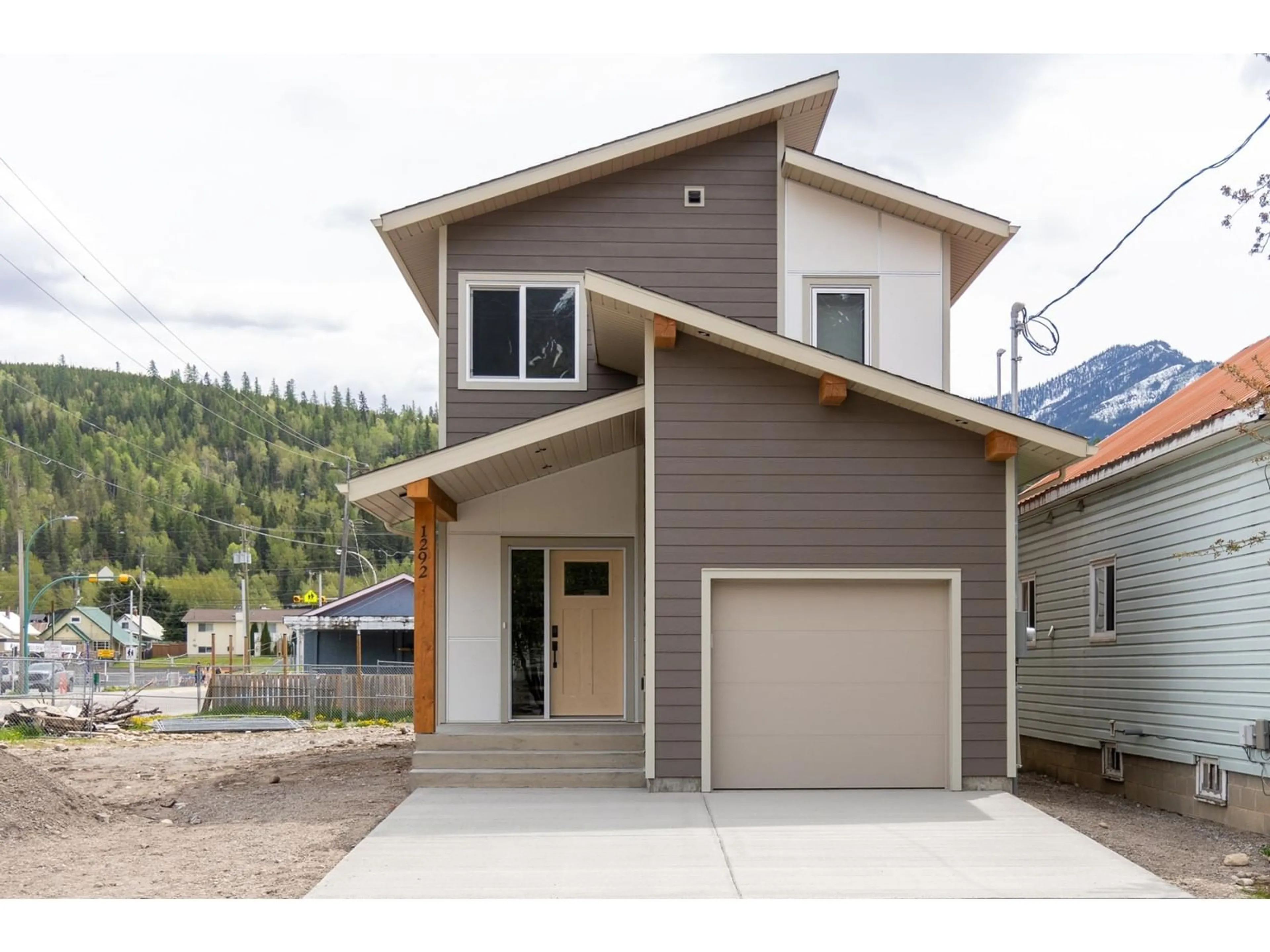 Frontside or backside of a home for 1292 4TH AVENUE, Fernie British Columbia V0B1M0