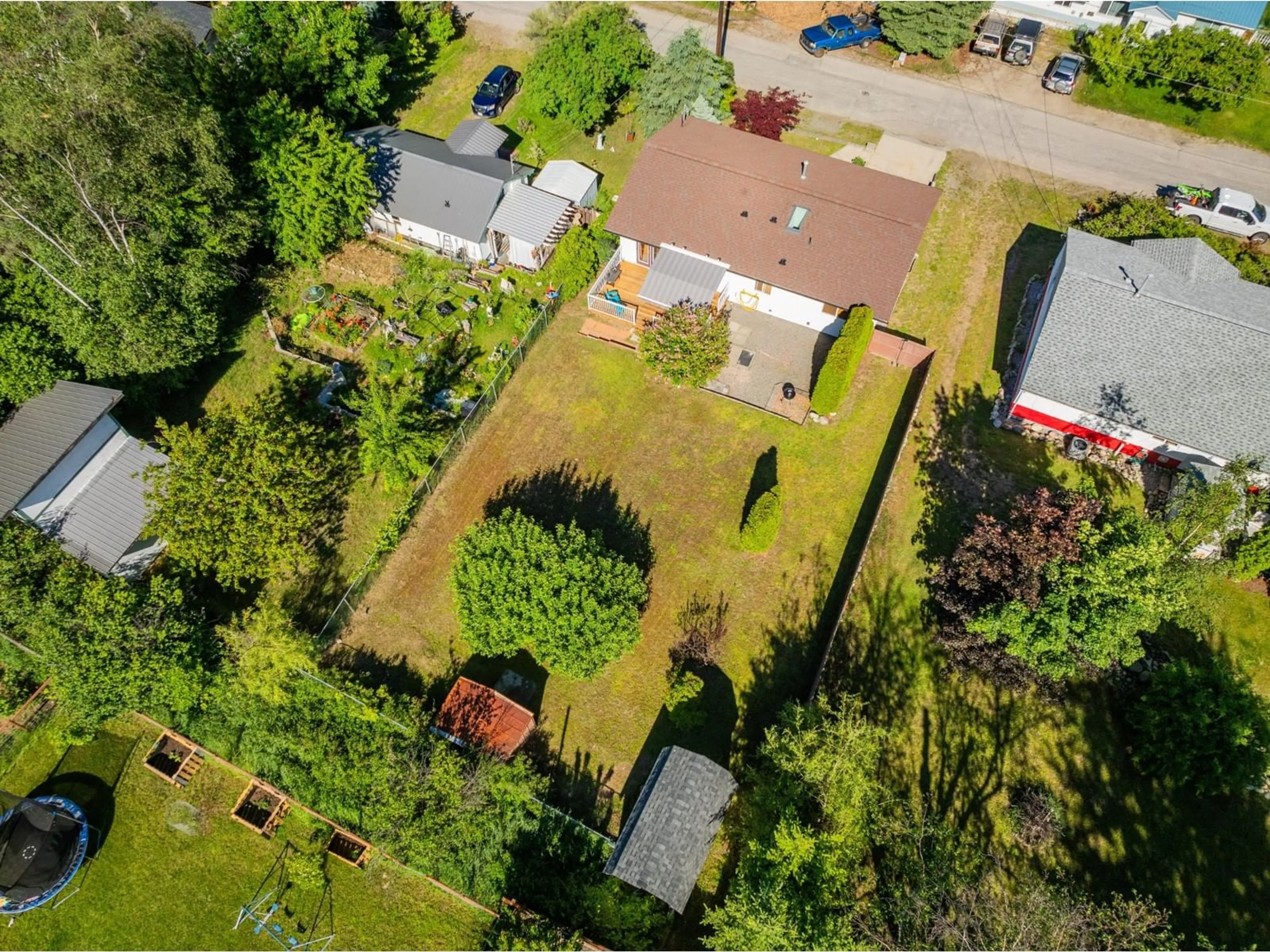 Fenced yard for 3306 4TH AVENUE, Castlegar British Columbia V1N2T1