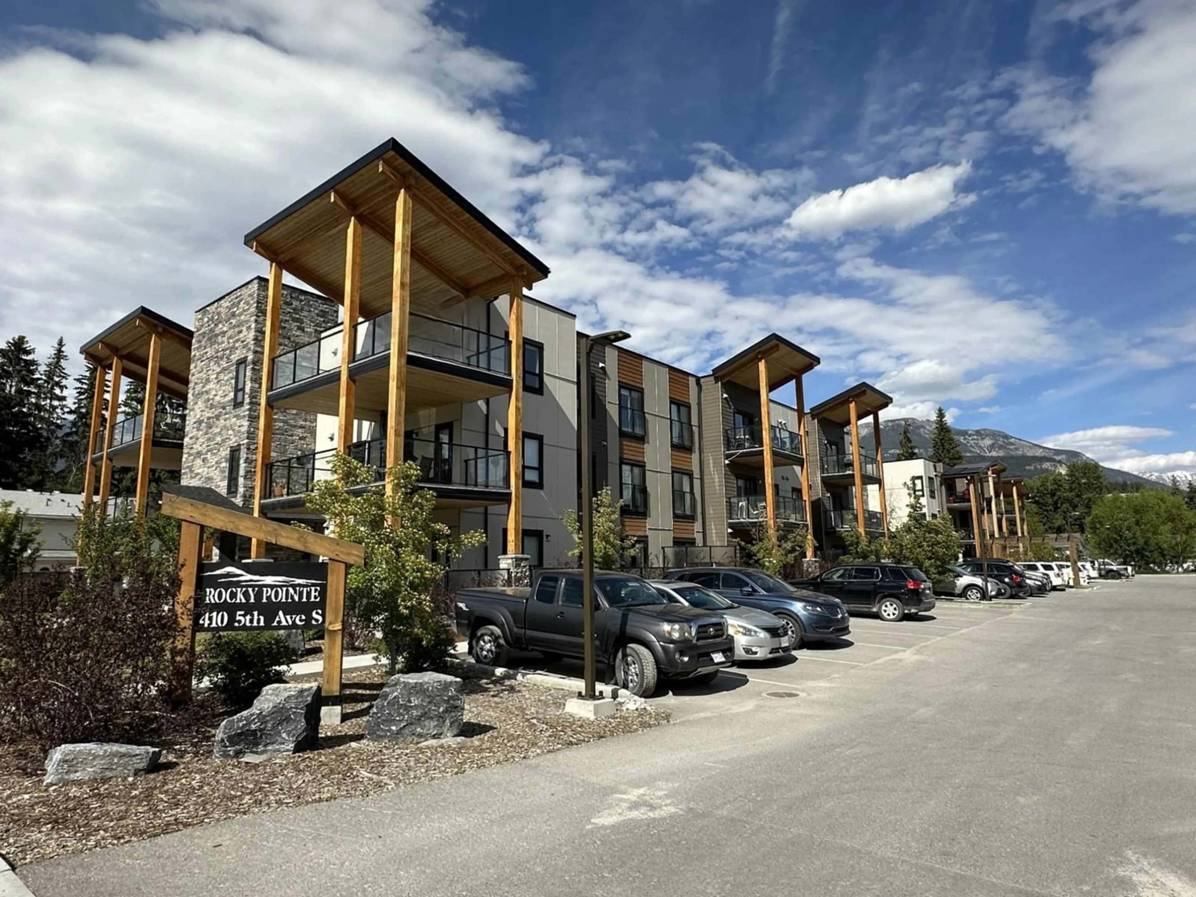 A pic from exterior of the house or condo for 2202 - 410 5TH AVENUE, Golden British Columbia V0A1H0