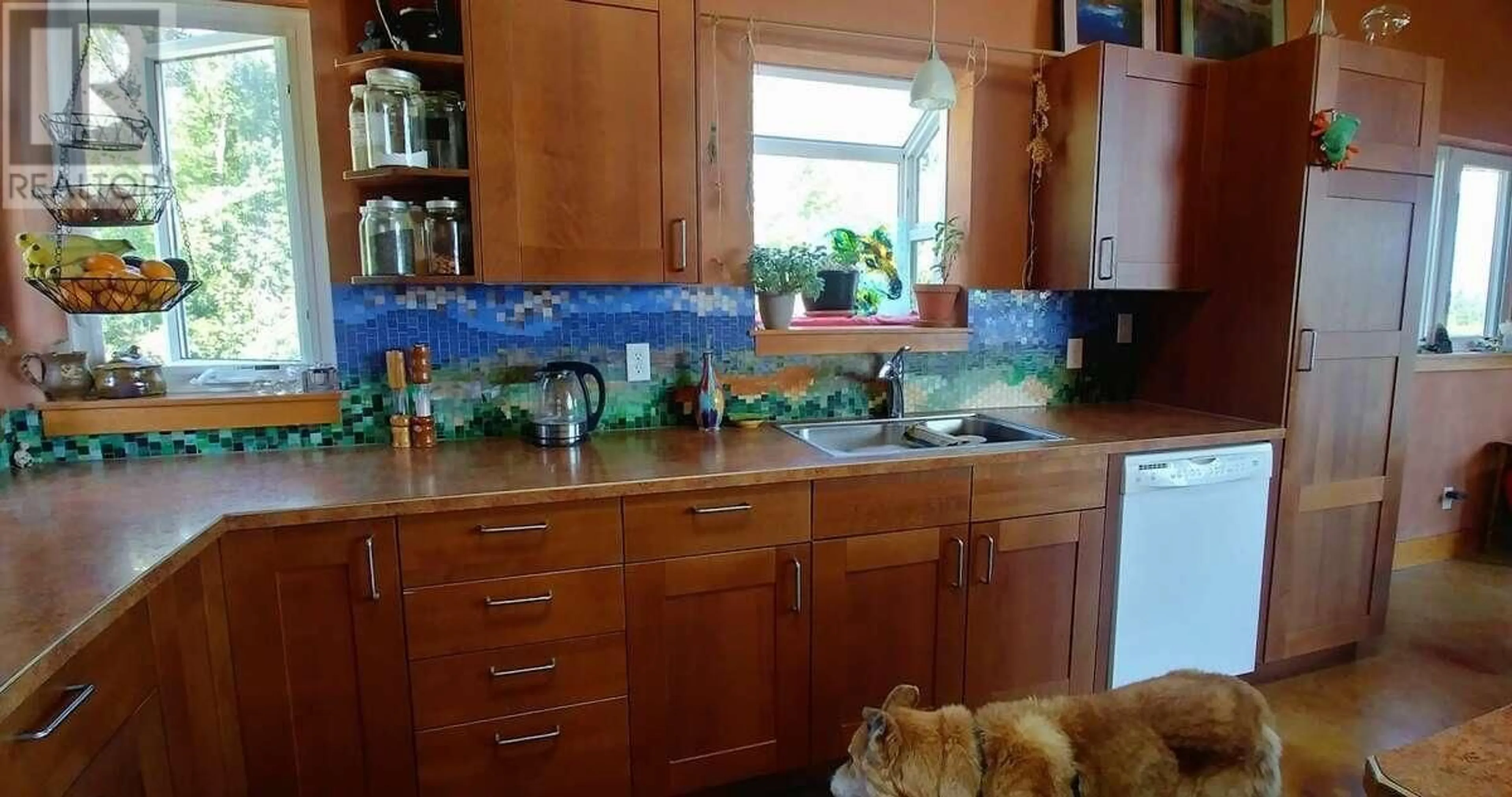 Standard kitchen, ceramic/tile floor for 1067 SIMMONS ROAD, Creston British Columbia V0B1G7